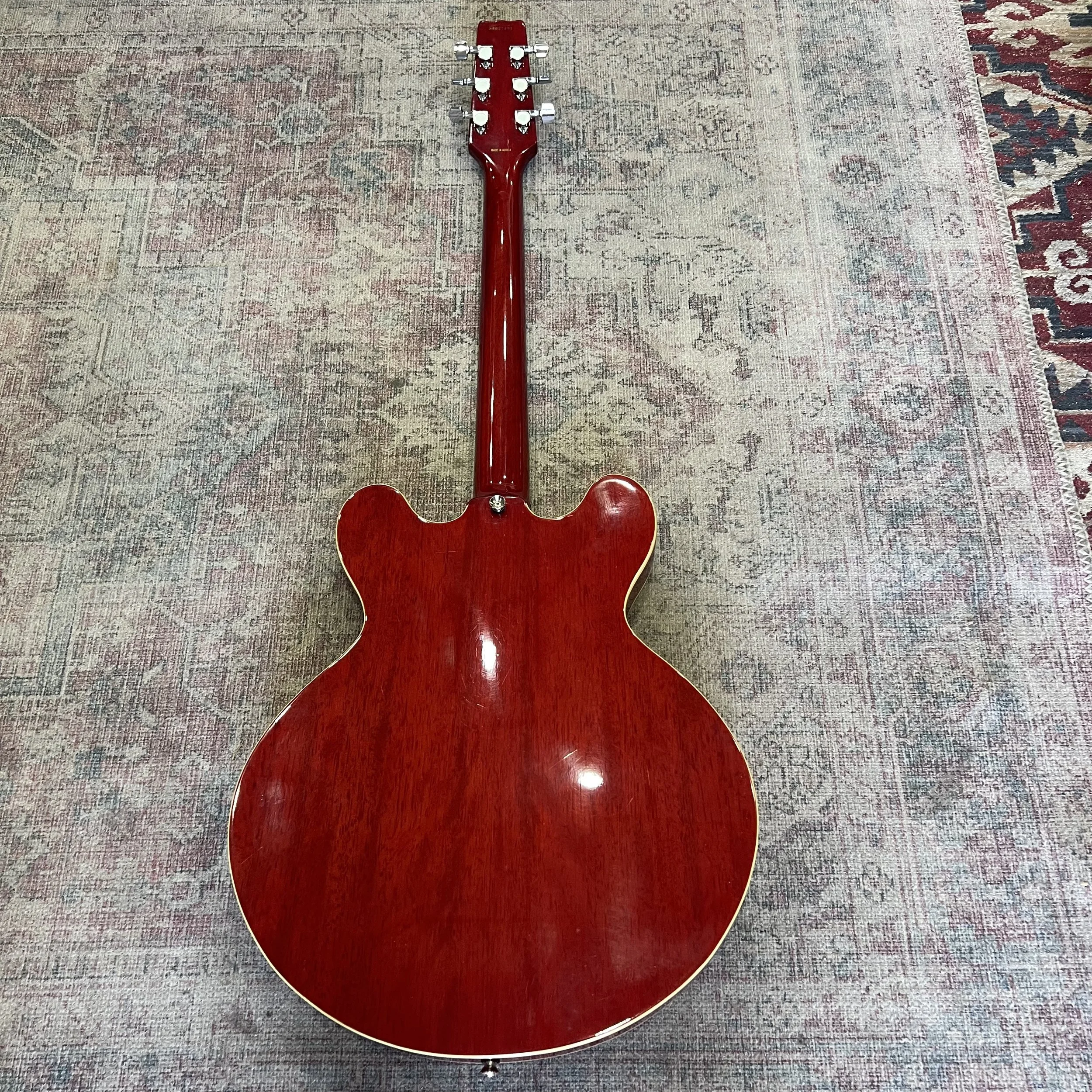 Vantage-635V-semi-hollow-electric-guitar-CherryRed-09.jpeg