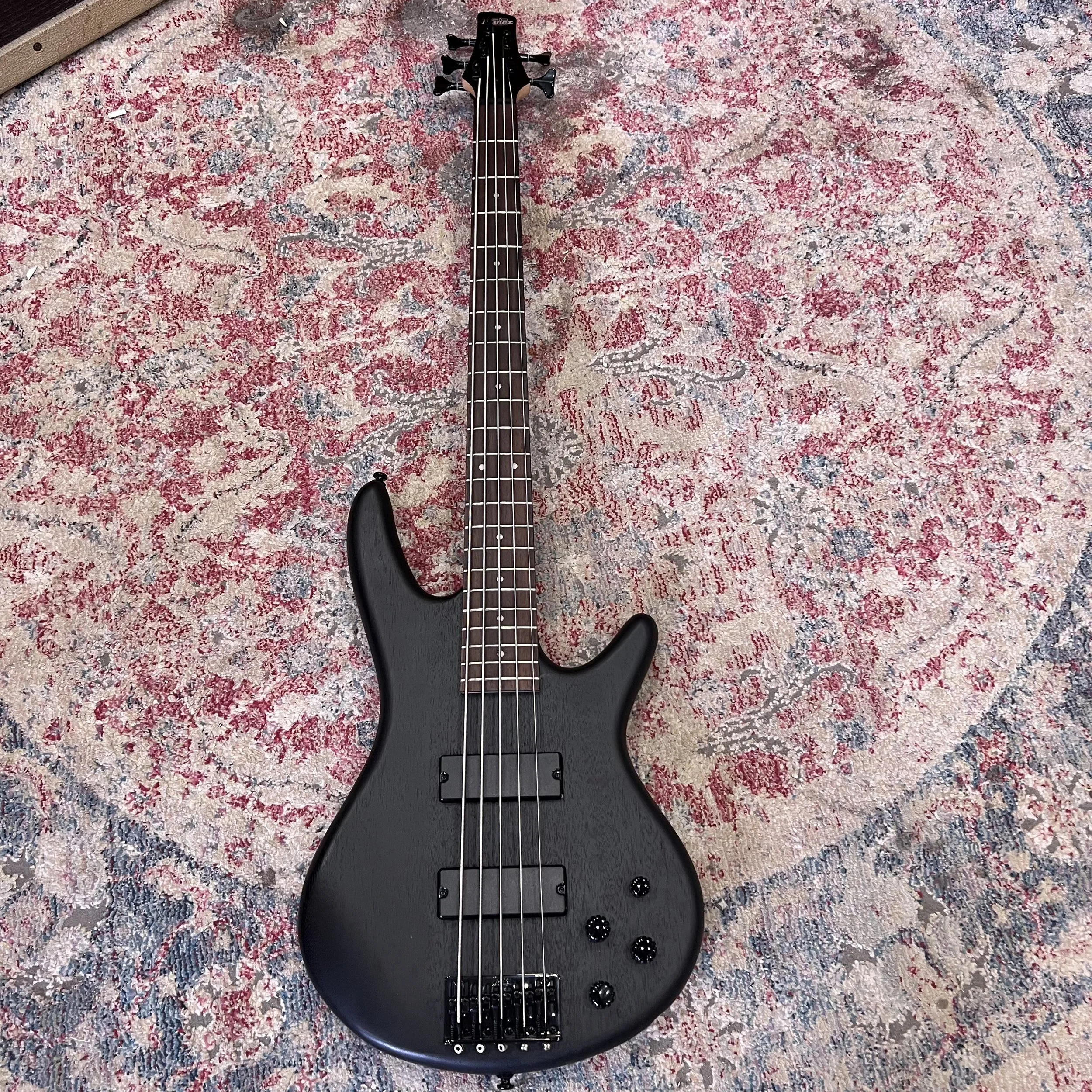 Ibanez-Gi-Soundgear- GSR205B-5-String-Bass-Guitar-Black-01.jpeg