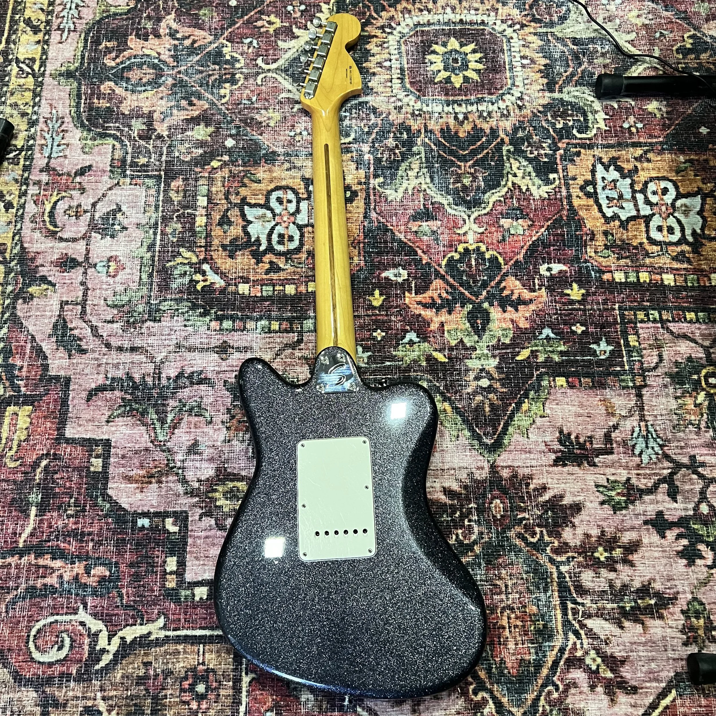 Fender-Super-Sonic-BlackGrey-Sparkle-010.jpeg