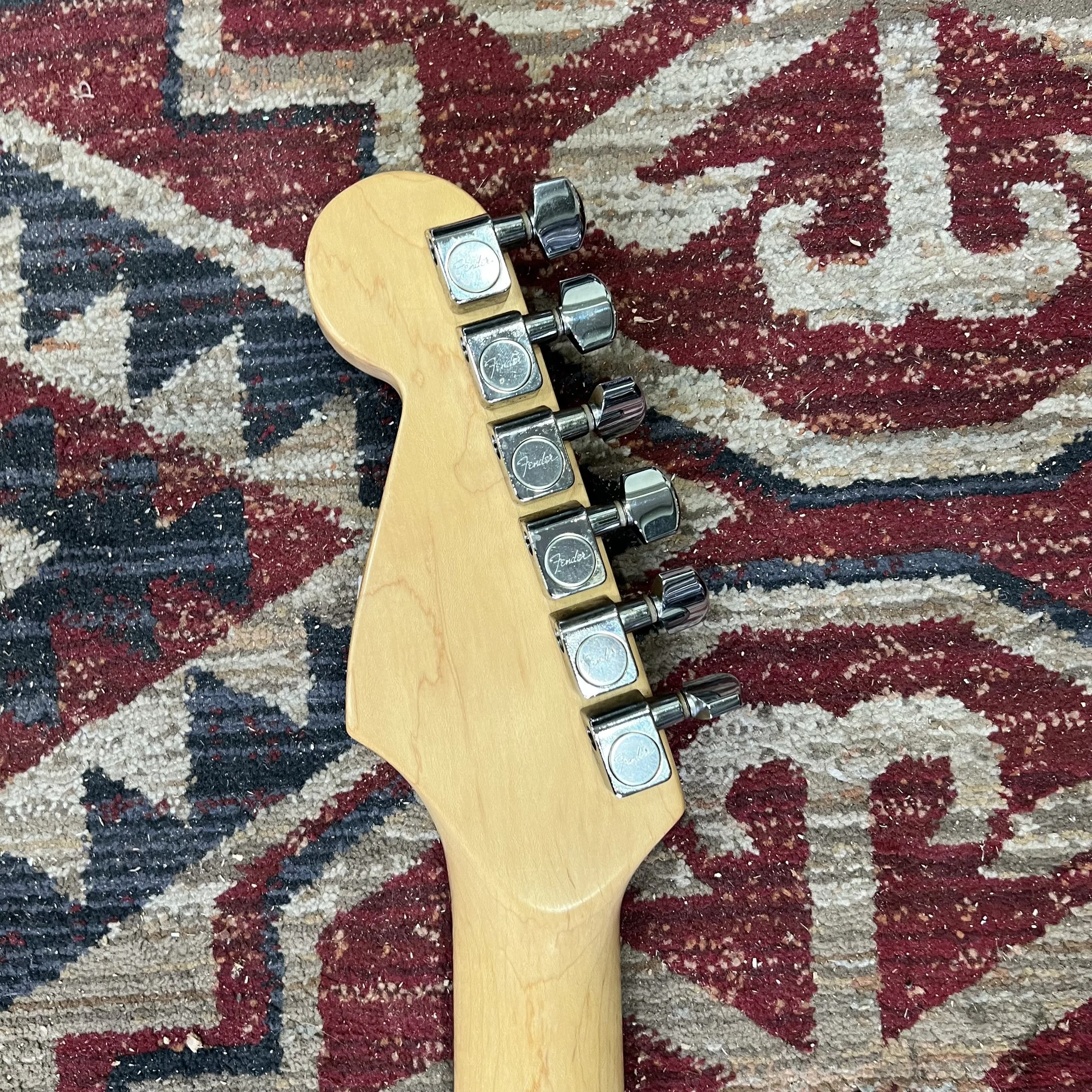 Fender-Stratocaster-40th-Anniversary-USA-3Tone-Sunburst-Electric-Guitar-012.jpeg