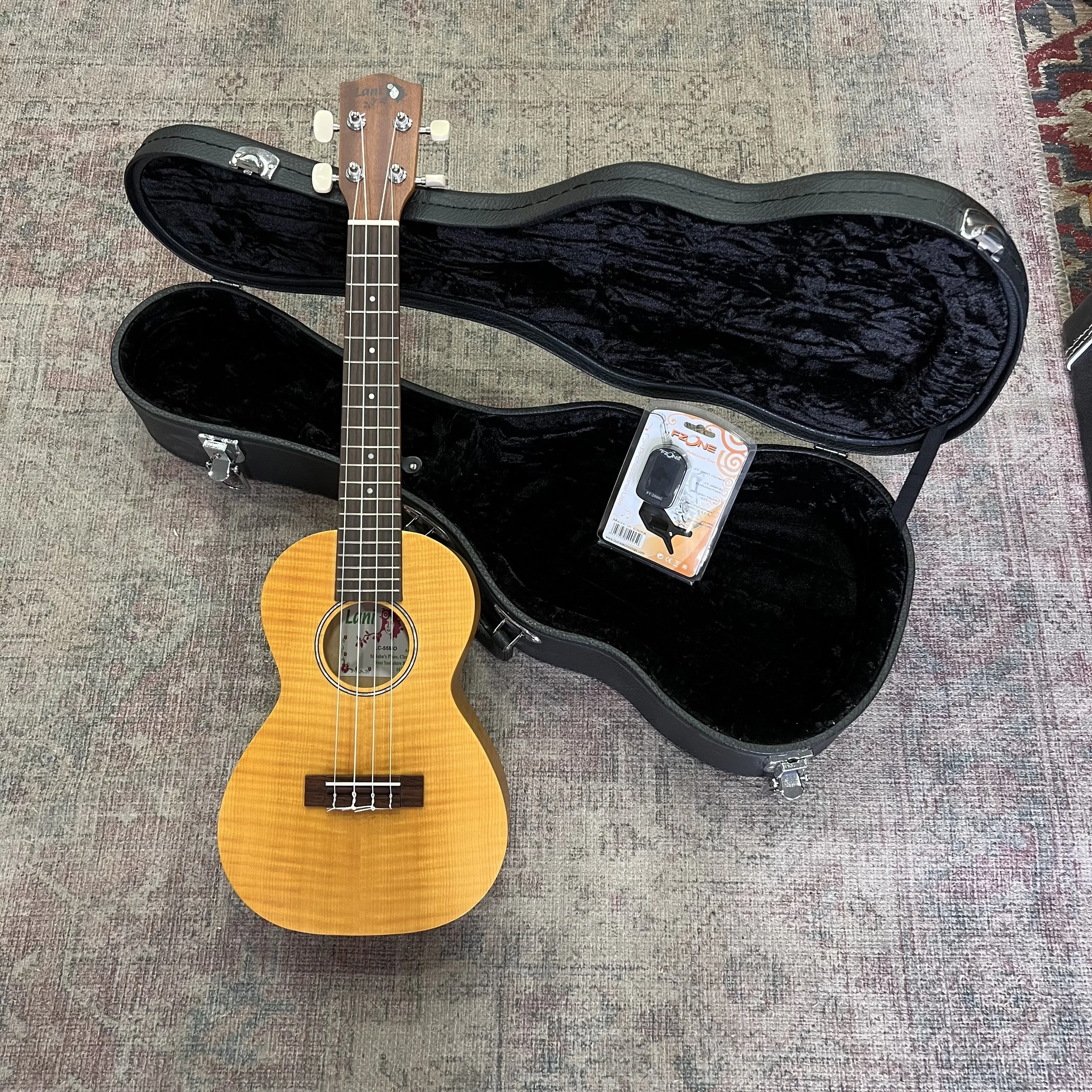 Lani-ukulele-concert-LC55MO-black-case-01.jpeg