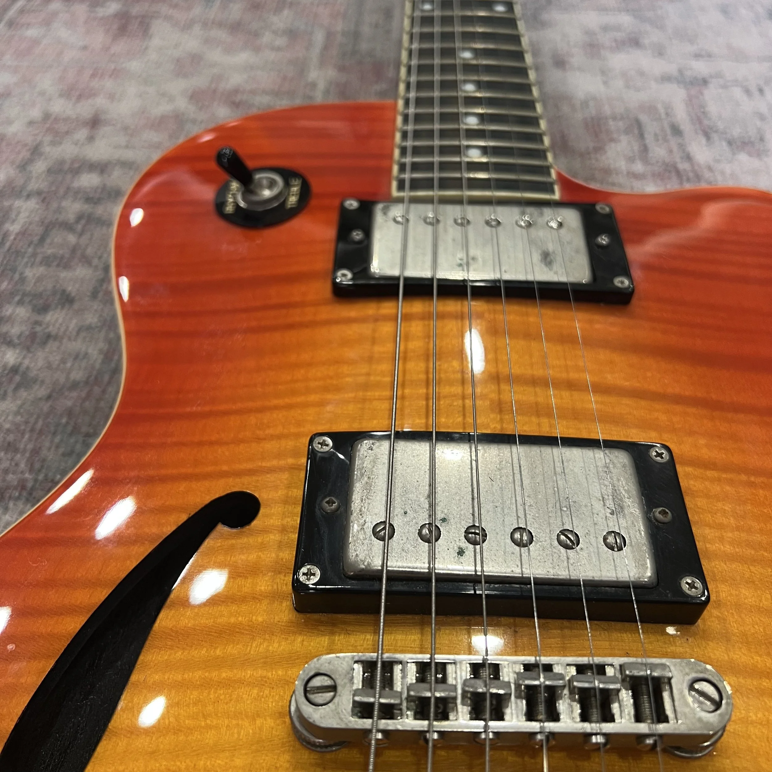 Hagstrom-electric-guitar-semihollow-orangeburst-06.jpeg