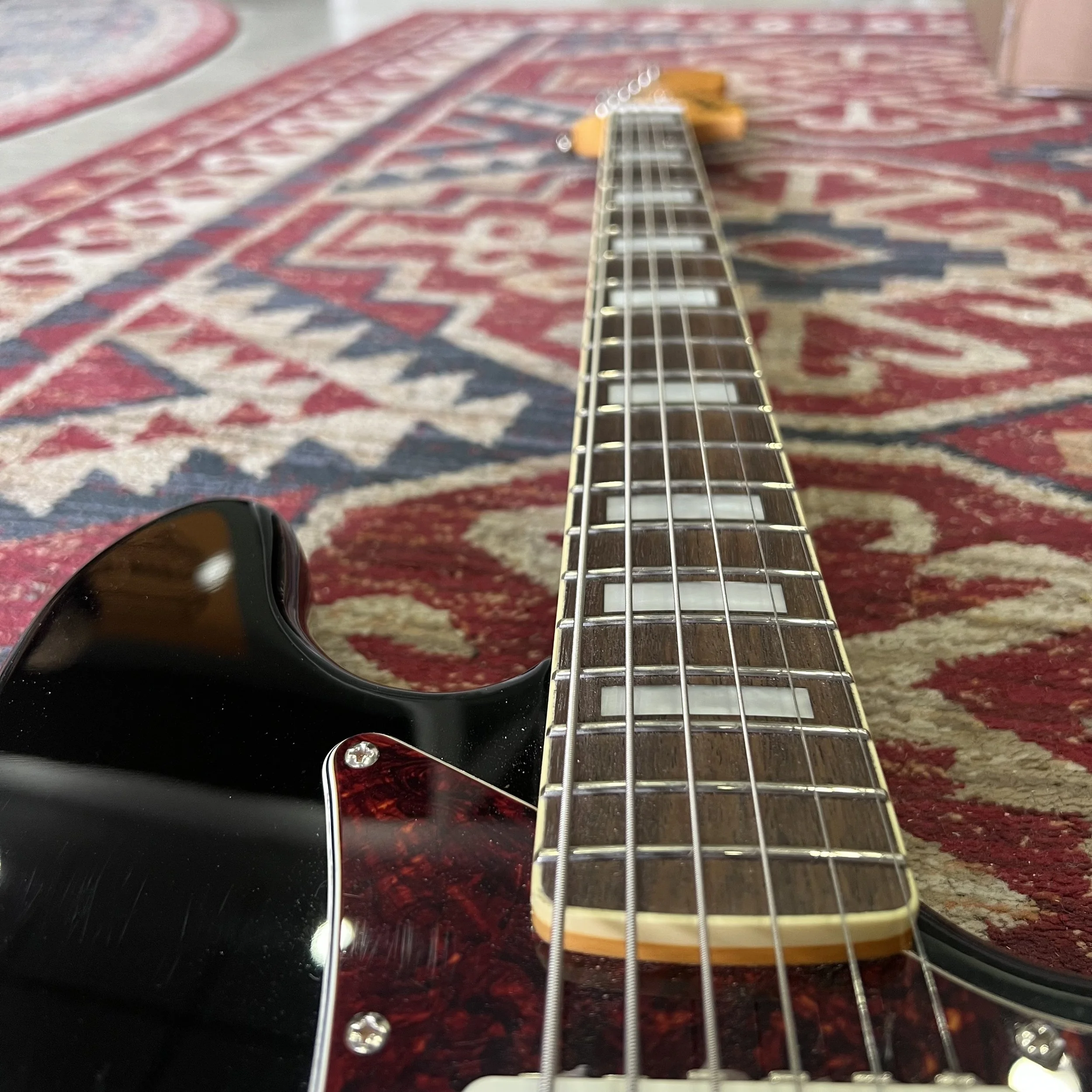 Squier-Classic-Vibe-Bass-VI -Black-Guitar-05.jpeg