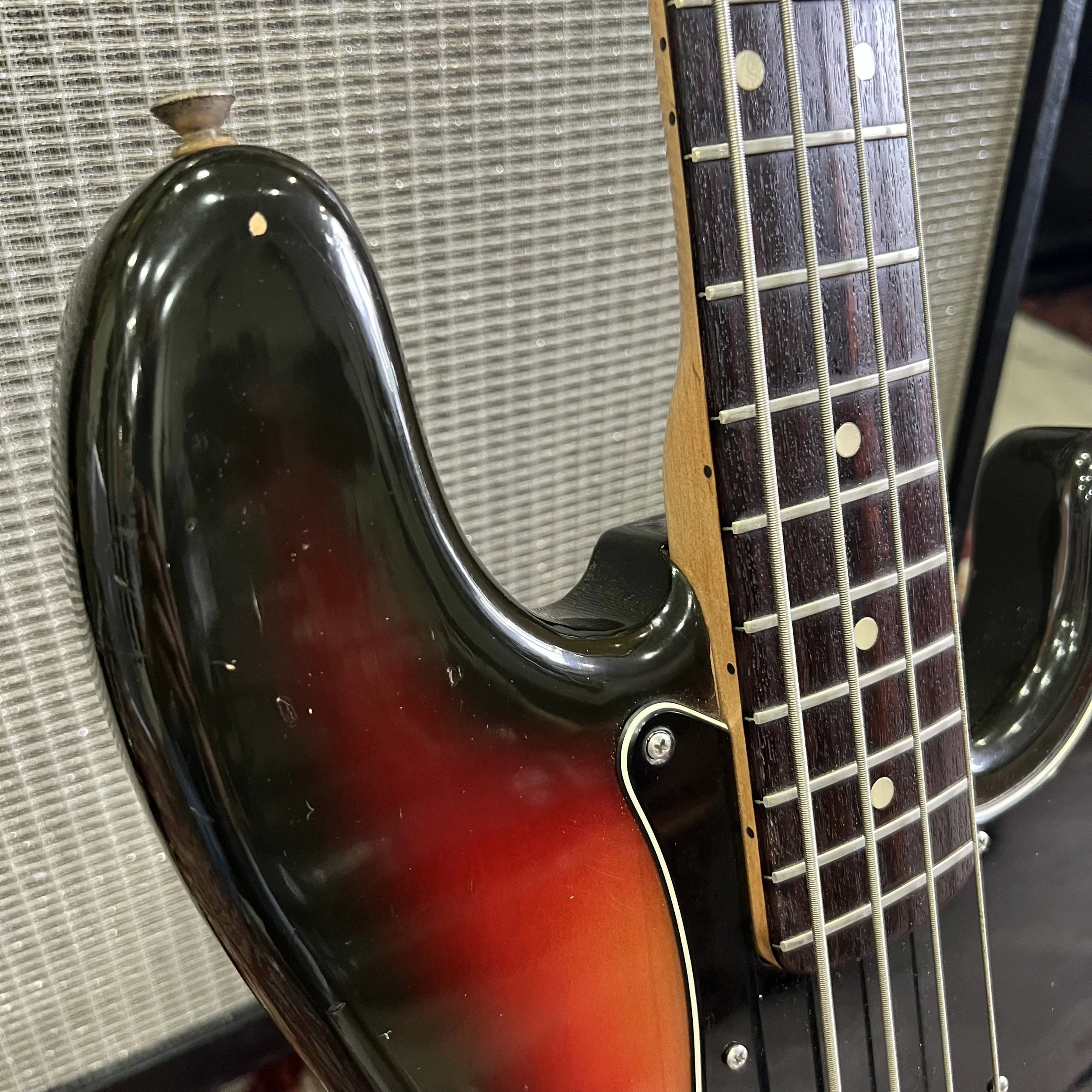 Fender-Precision-Bass-3tonesunburst-012.jpeg