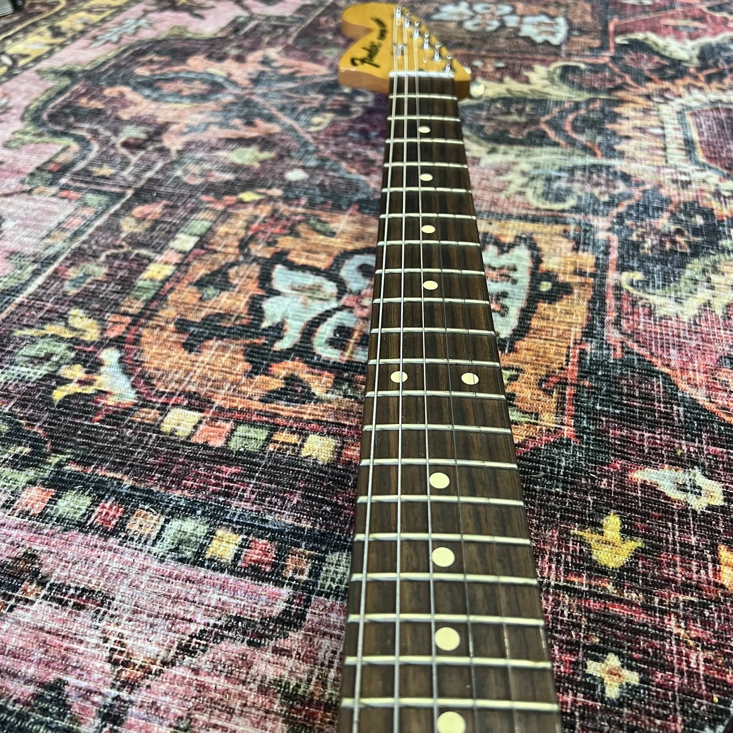 Fender-Super-Sonic-BlackGrey-Sparkle-08.jpeg
