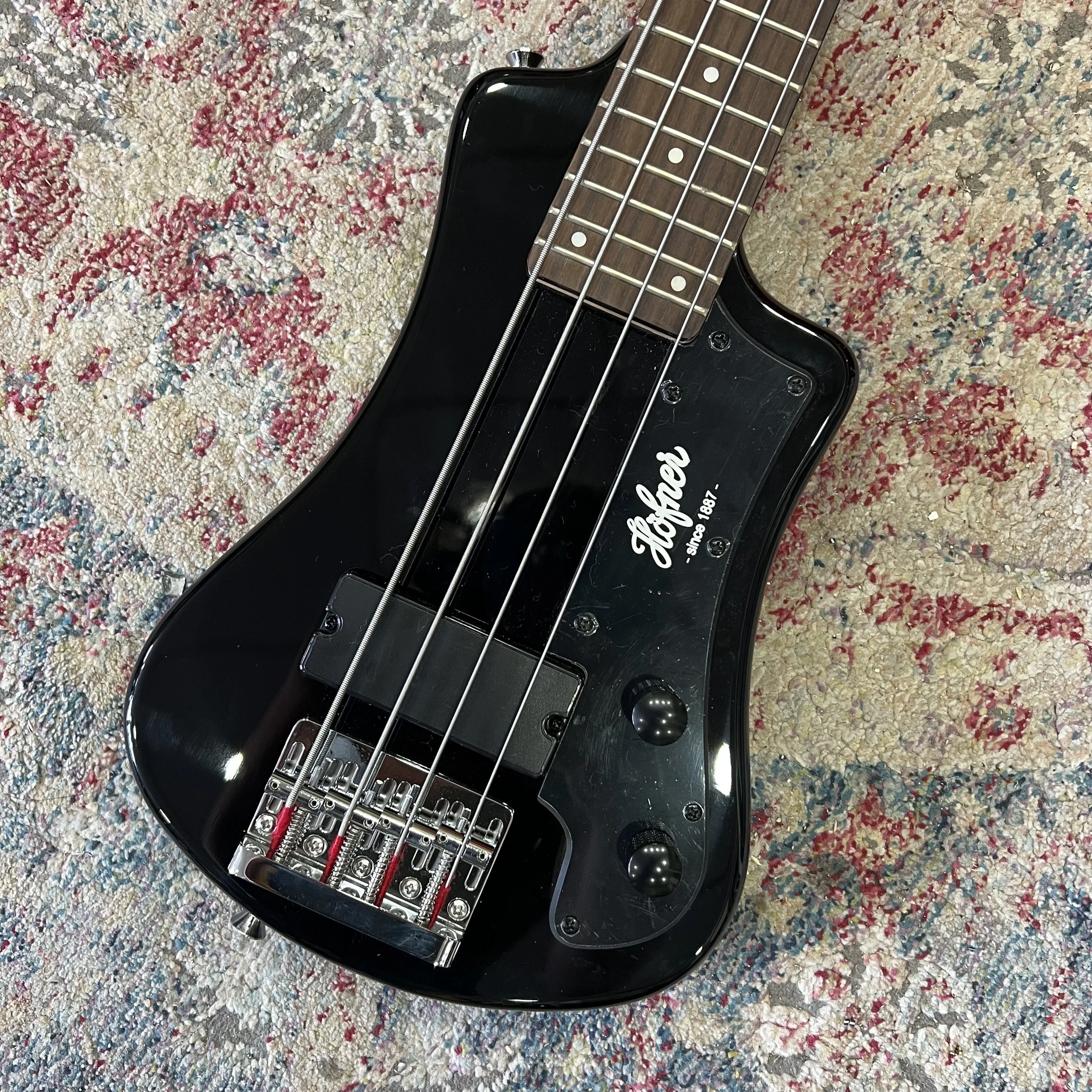 Höfner-Shorty-Bass-Guitar-Black-02.jpeg
