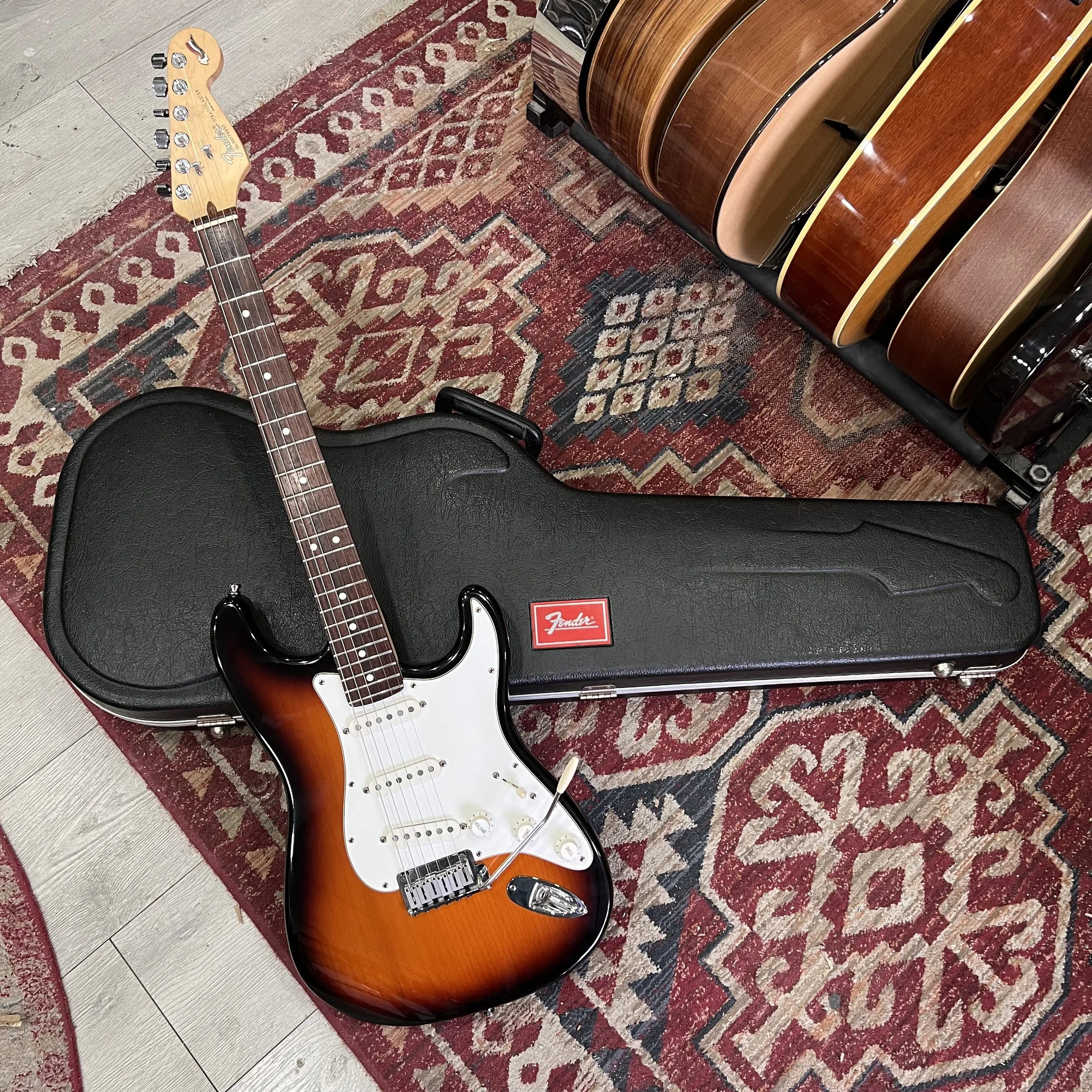 Fender-Stratocaster-40th-Anniversary-USA-3Tone-Sunburst-Electric-Guitar-013.jpeg