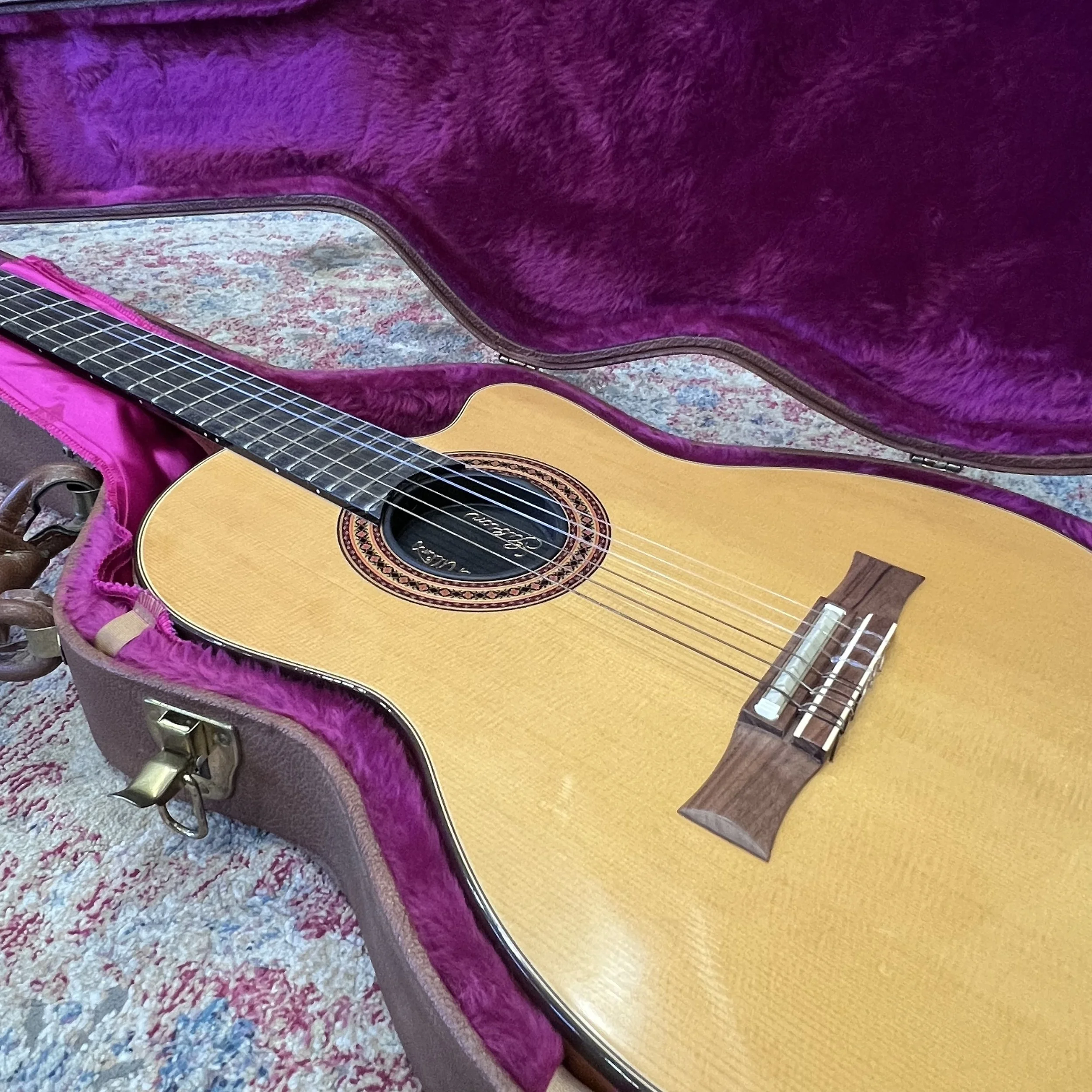 Gibson Chet Atkins SST solid-body acoustic_04.jpeg