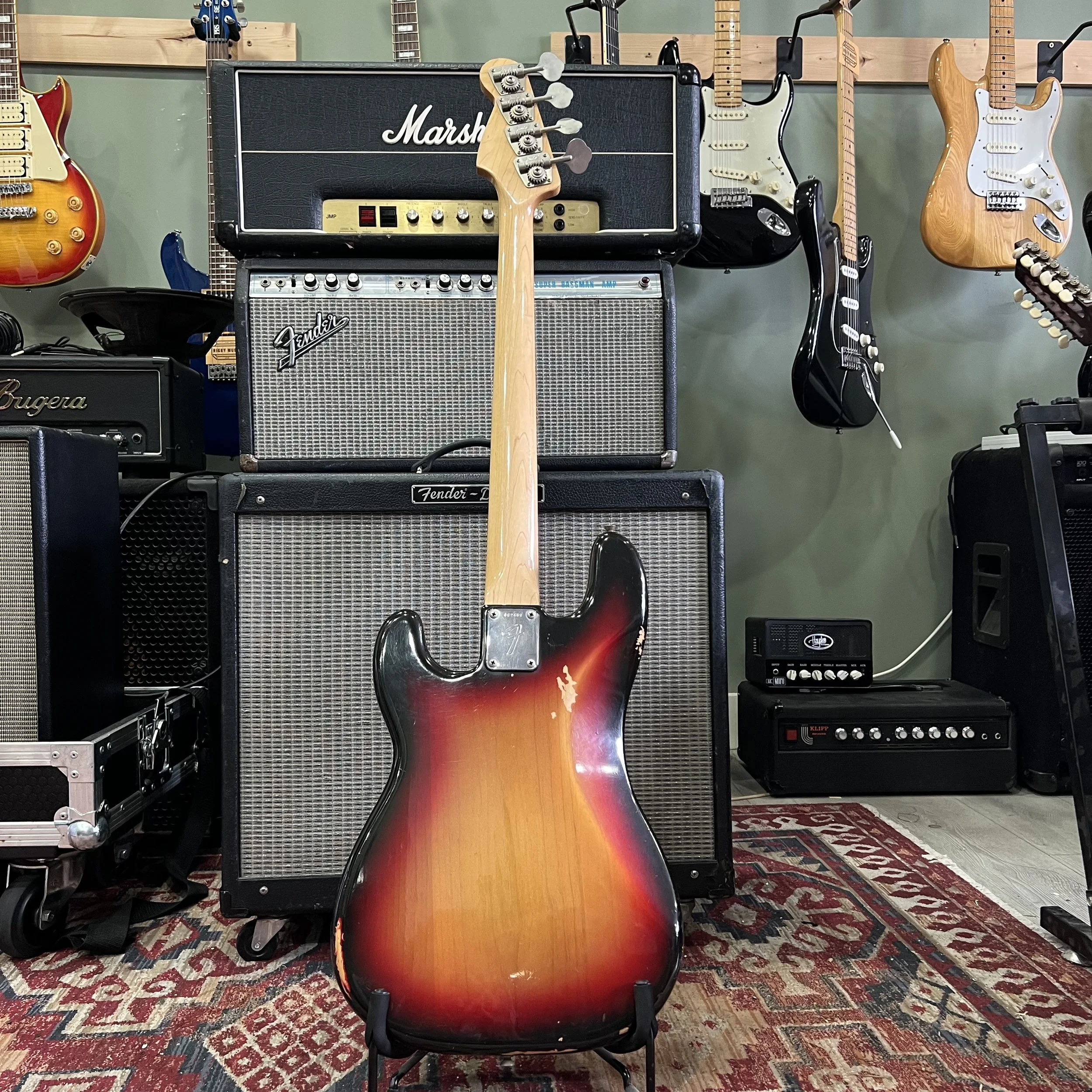 Fender-Precision-Bass-3tonesunburst-05.jpeg