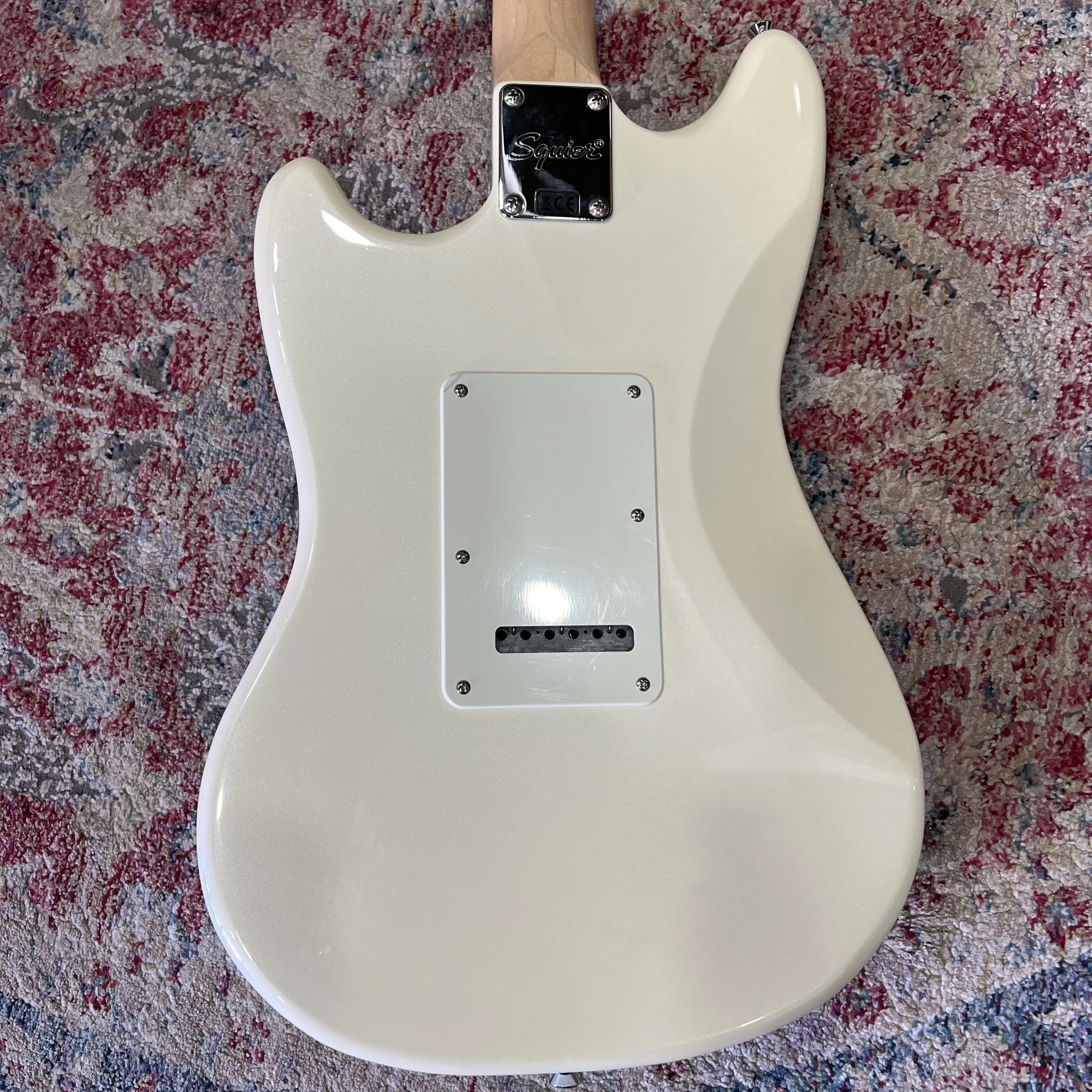 Squier-Paranormal-Cyclone-Guitar-Pearl-White-07.jpeg