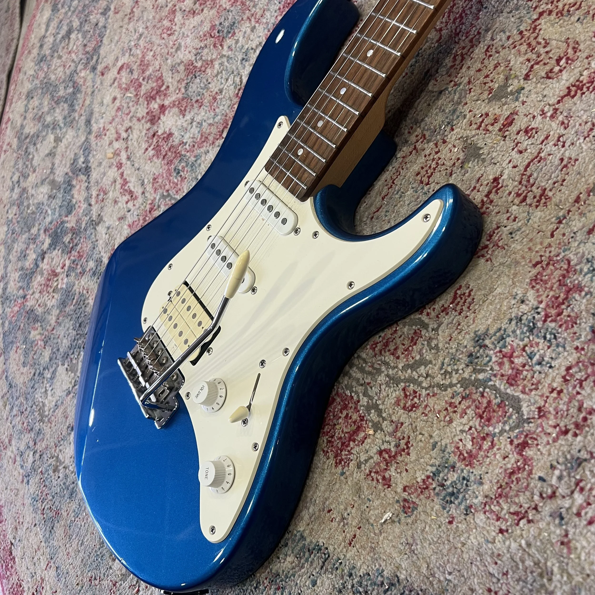 Yamaha-Pacifica-PAC012-sonicblue-03.jpeg