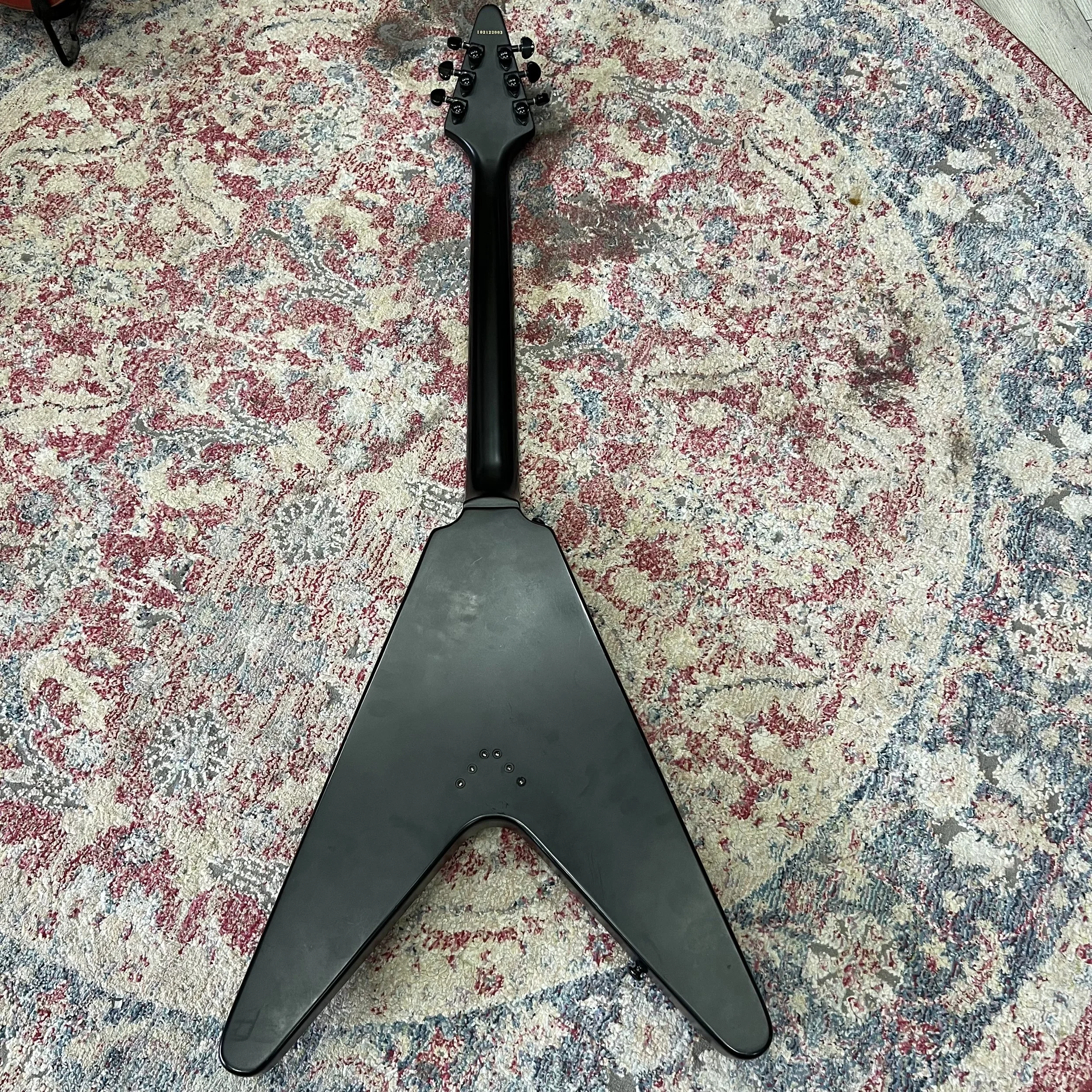 Epiphone-Flying-V-Black-08.jpeg