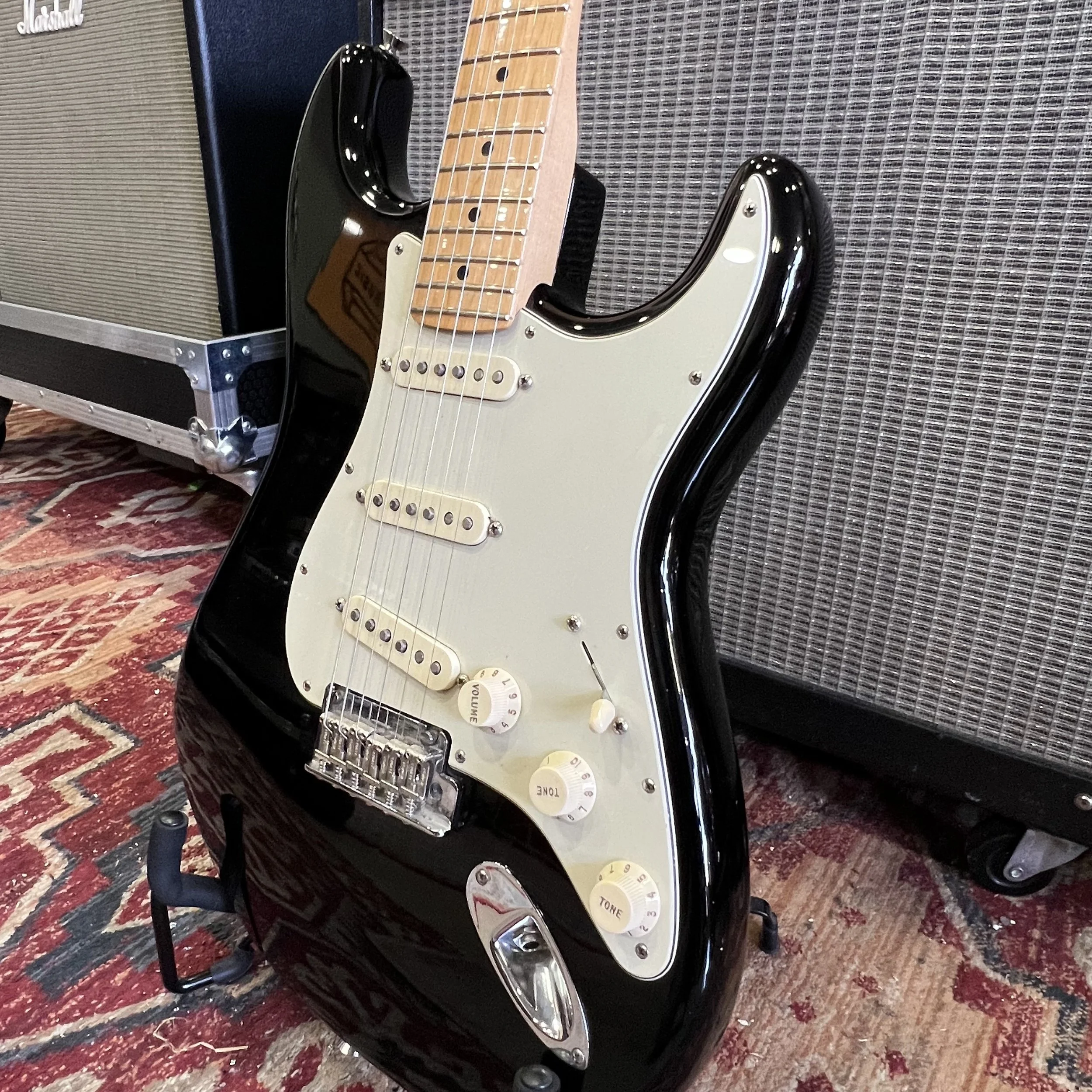 Fender-AmPro-Stratocaster-Electric-Guitar-Black-03.jpeg