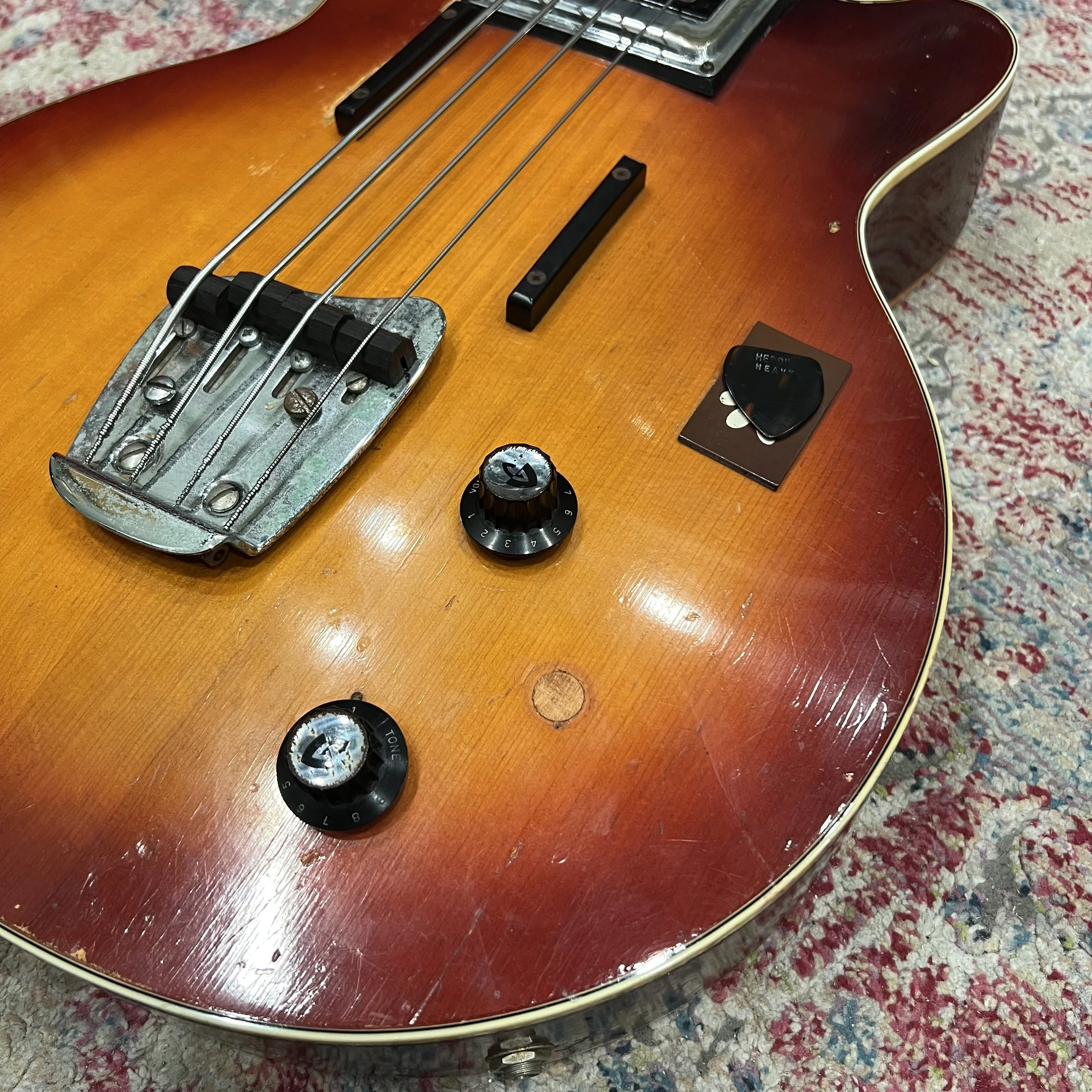 Guild-MK85-Mark1-Electric-Bass-Guitar-Sunburst-010.jpeg