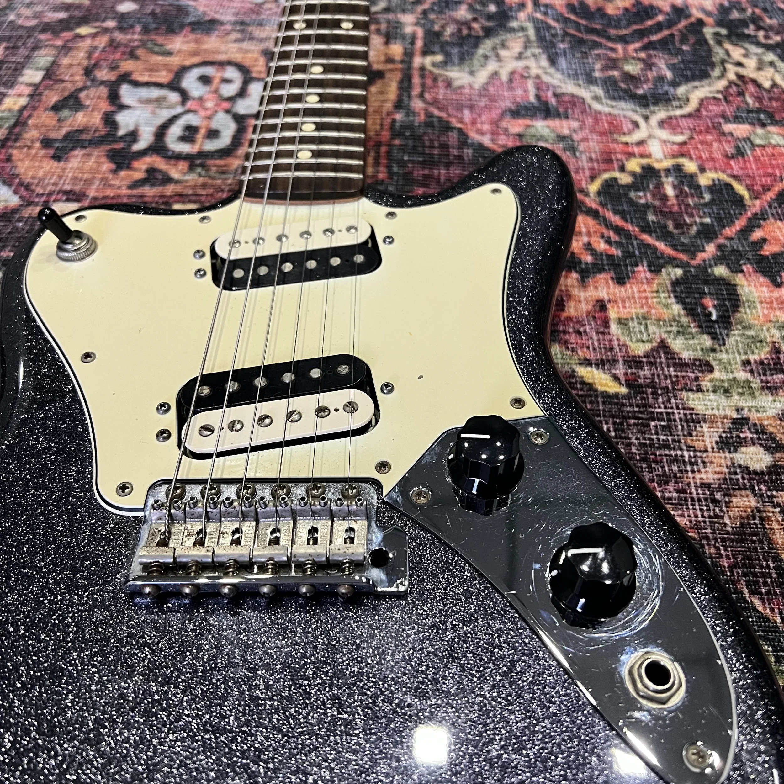 Fender-Super-Sonic-BlackGrey-Sparkle-06.jpeg