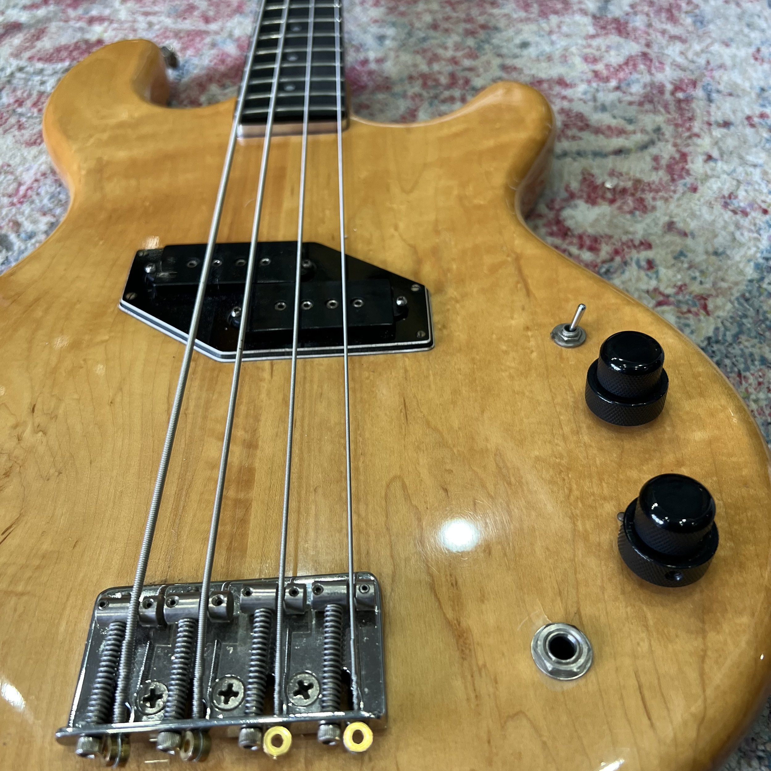 Kramer-Bass-Natural-Wood-Bass-Guitar-07.jpeg