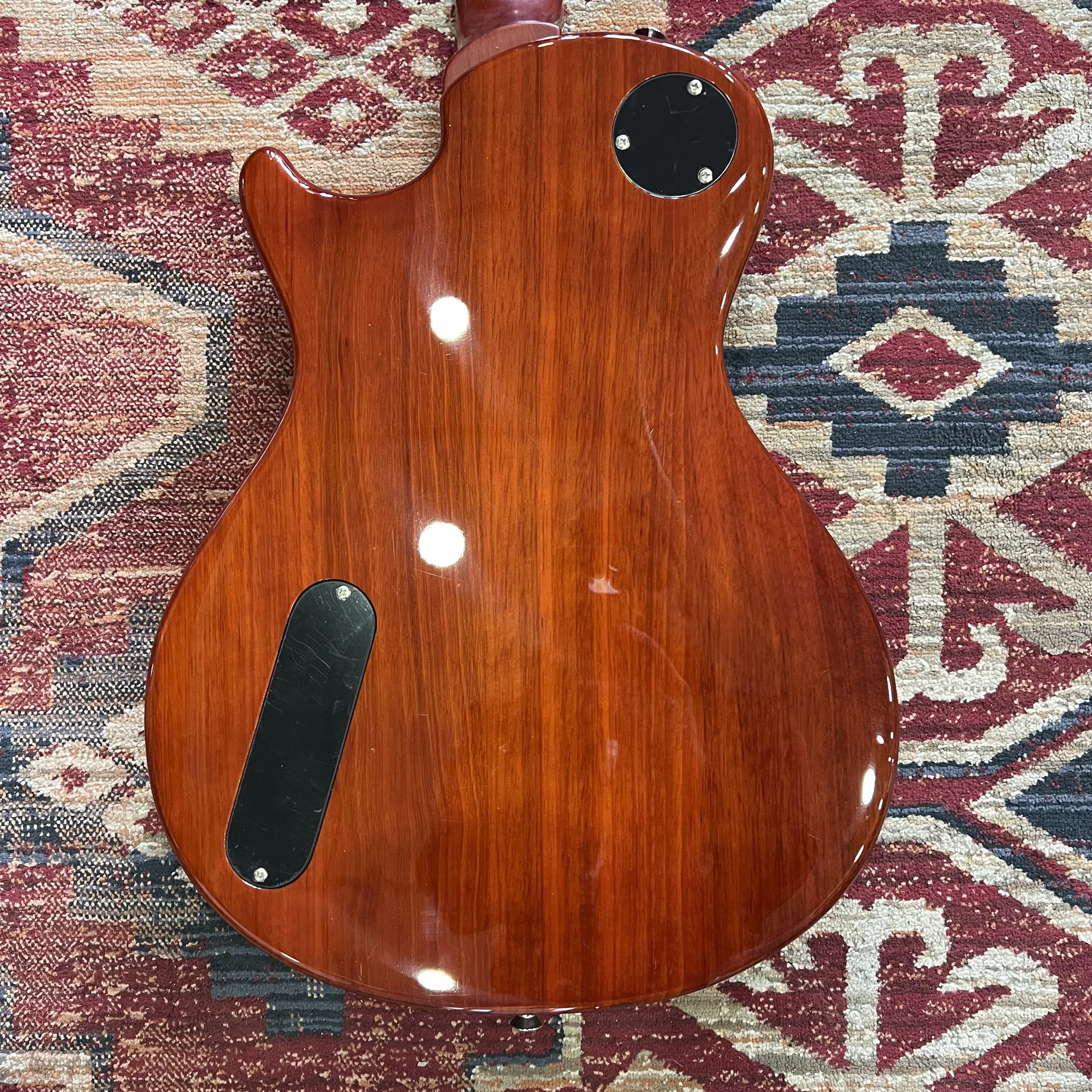 PRS-SE-BernieMarsden-Limited-Edition-VintageSunburst09.jpeg
