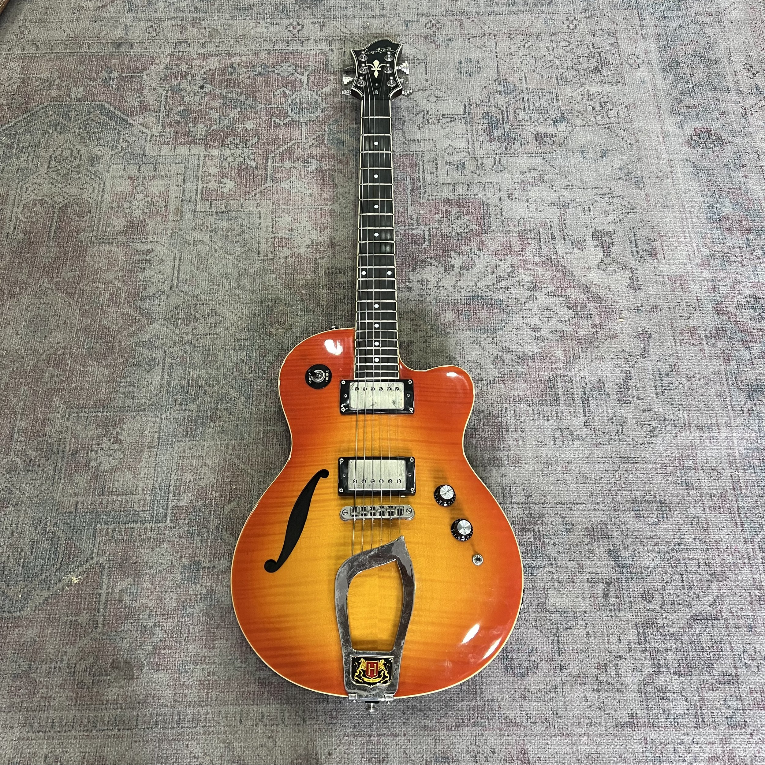 Hagstrom-electric-guitar-semihollow-orangeburst-01.jpeg