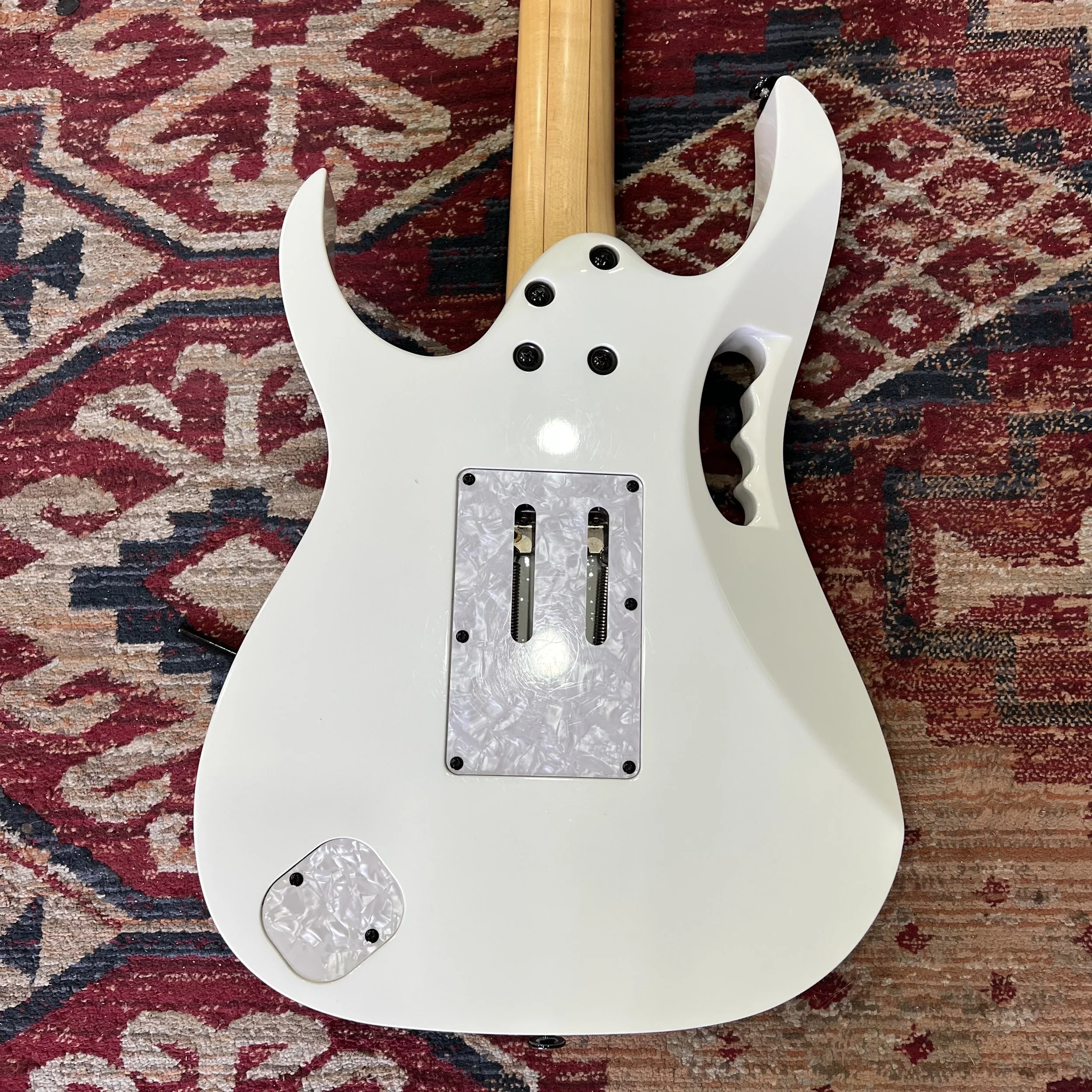 Ibanez-JEM-MIJ-White-012.jpeg