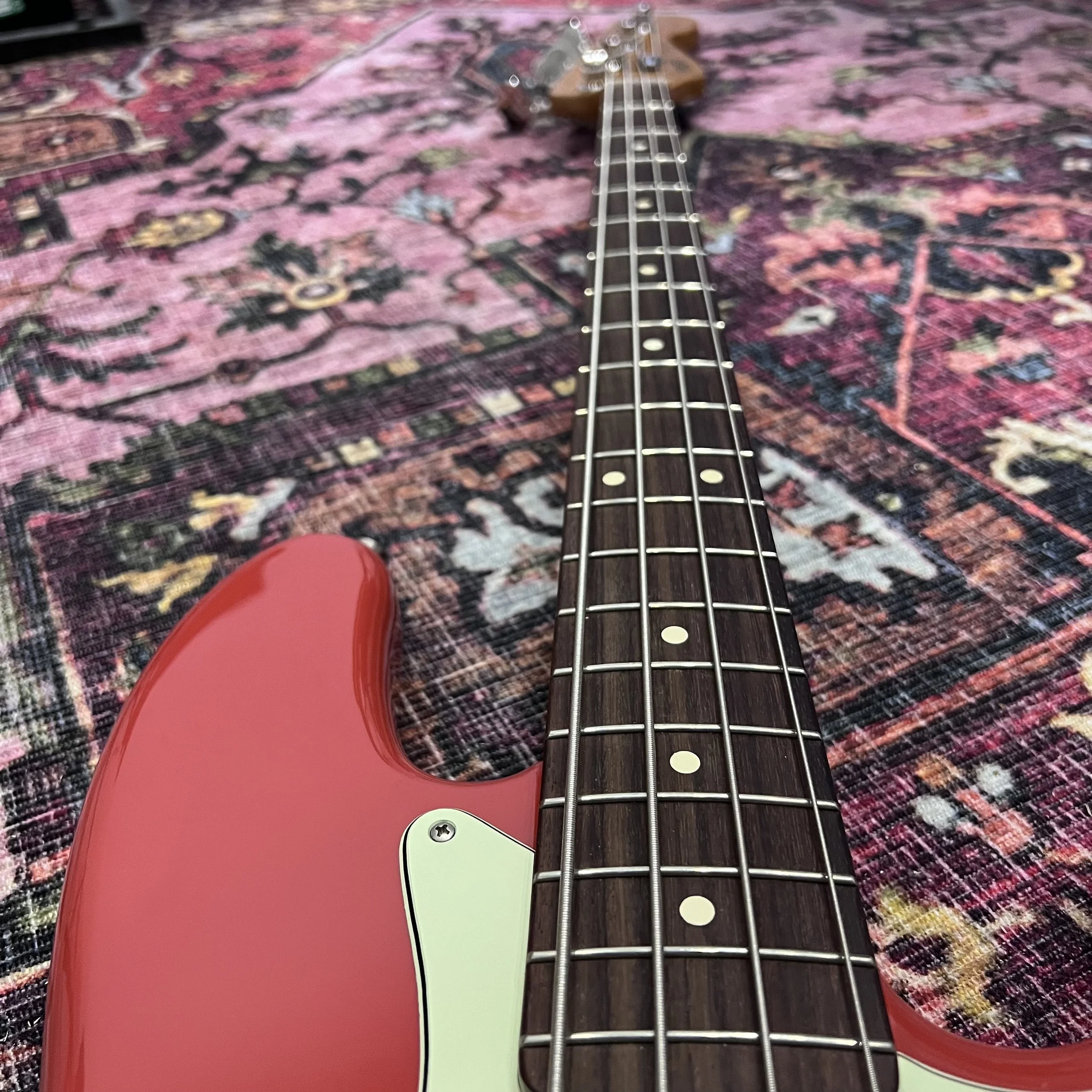 FenderVinteraII60sJazzBassFiestaRed_05.jpeg