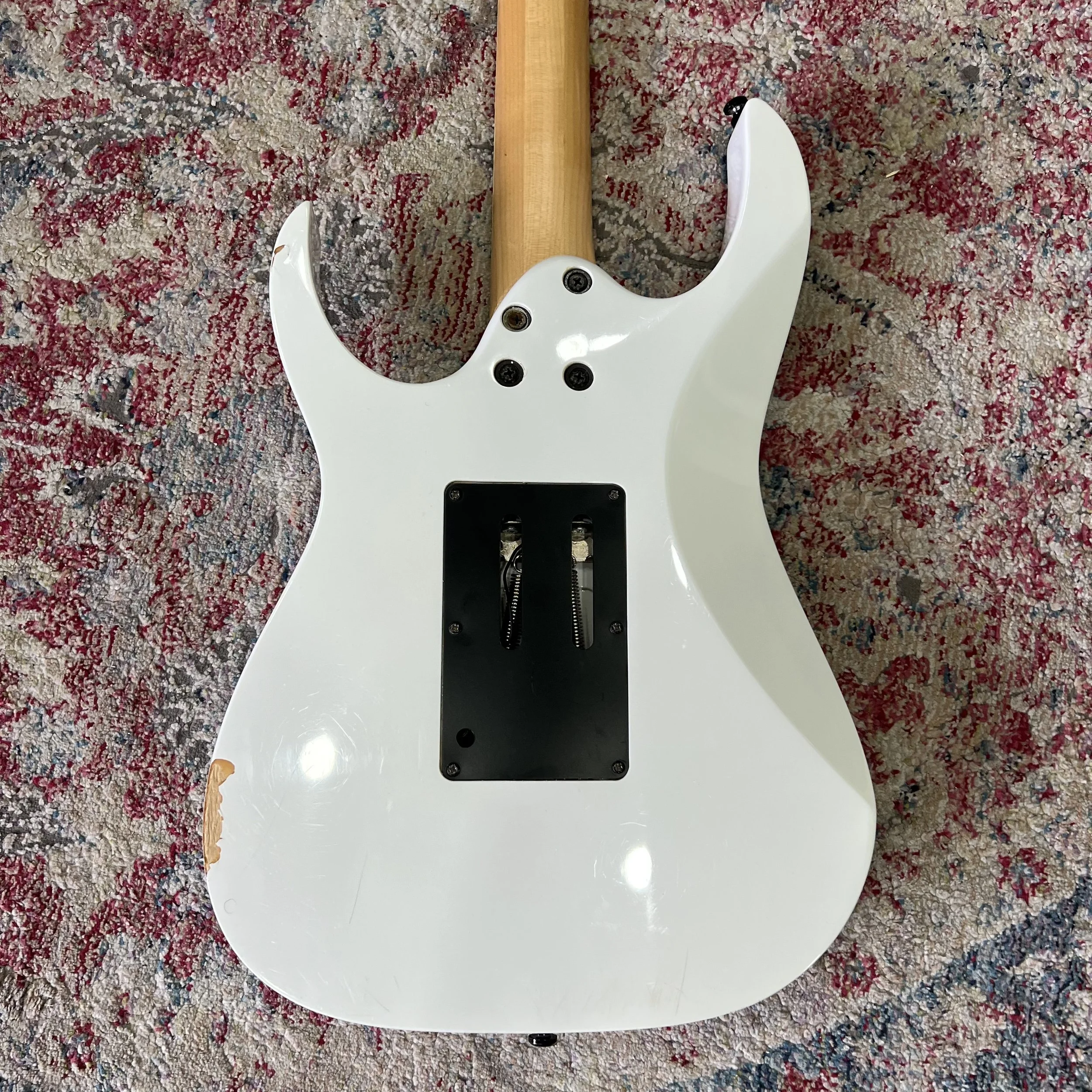 Ibanez-RG350-DXSeries-Guitar-White-09.jpeg