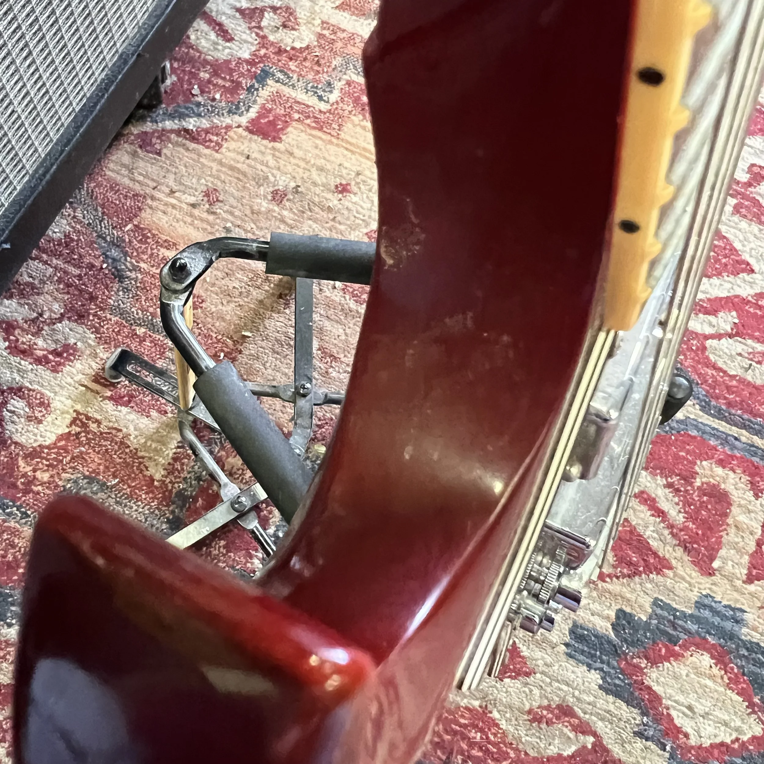 Gibson-SG-Standard-electric-Guitar-HeritageCherry-013.jpeg