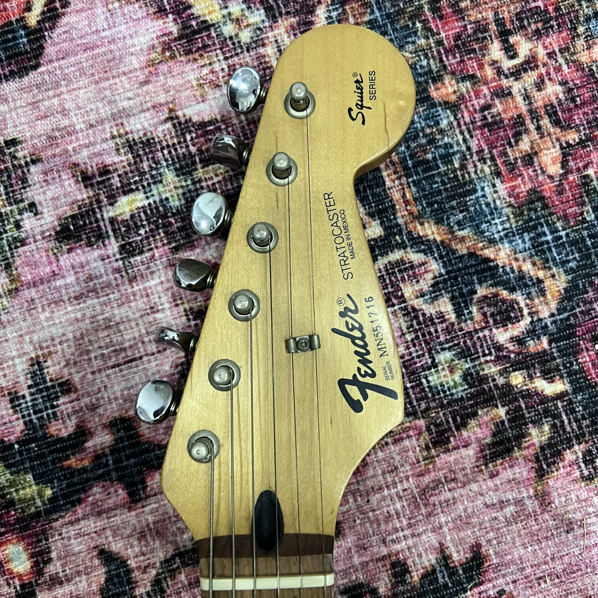 FenderSquier SeriesStratocasterAgedArctic White_07.jpeg