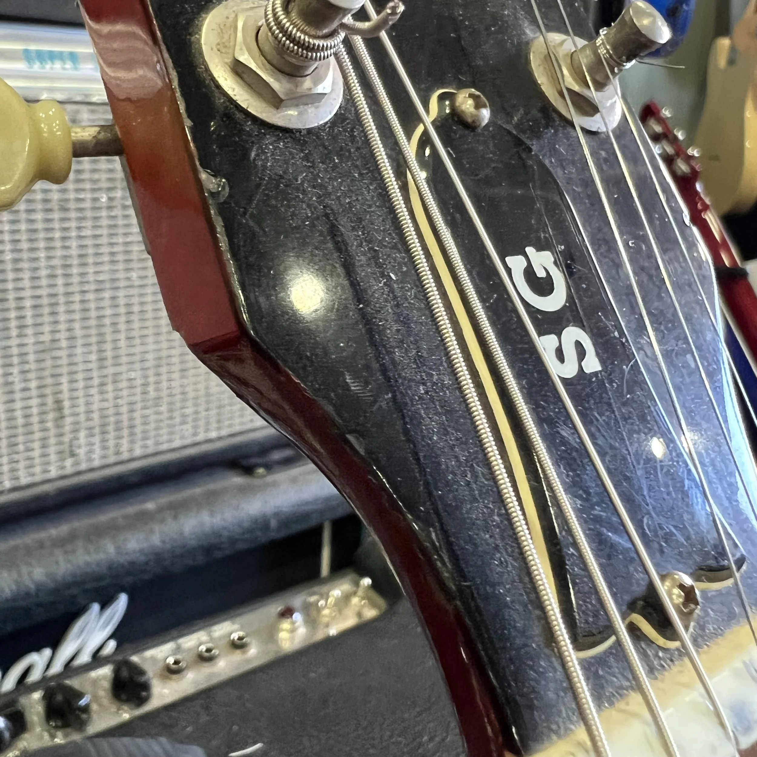 Gibson-SG-Standard-electric-Guitar-HeritageCherry-012.jpeg
