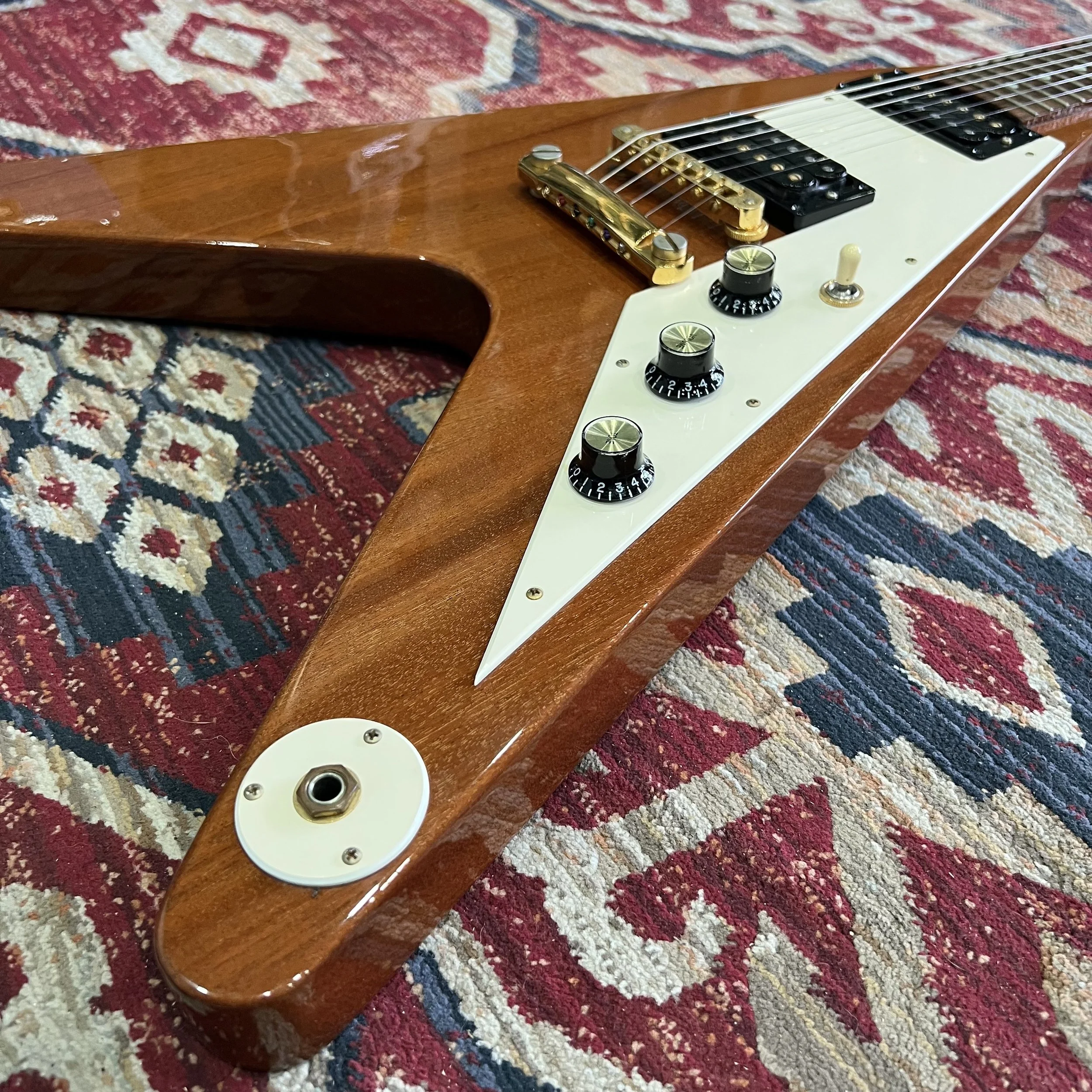 Gibson-FlyingV-Natural-05.jpeg