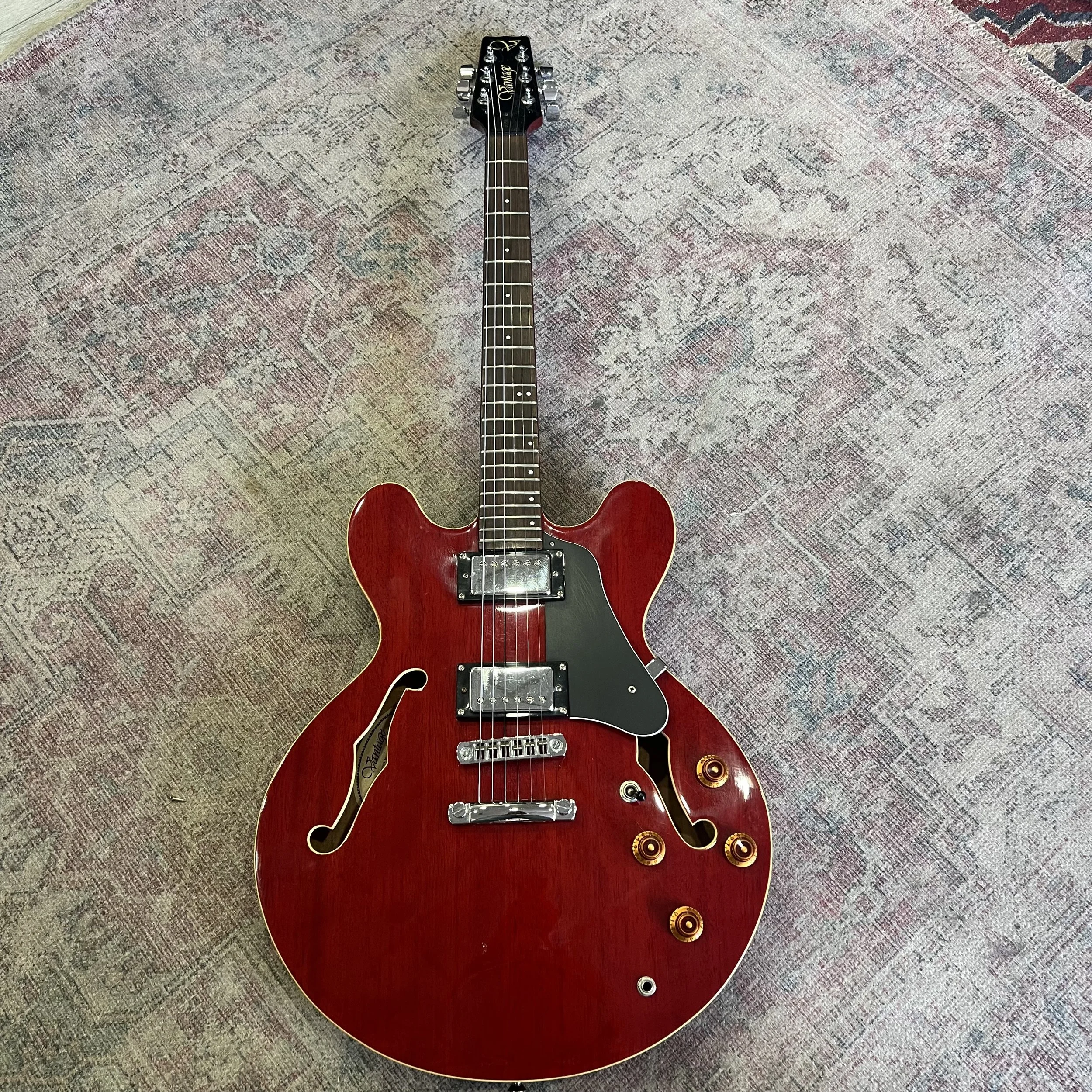 Vantage-635V-semi-hollow-electric-guitar-CherryRed-01.jpeg