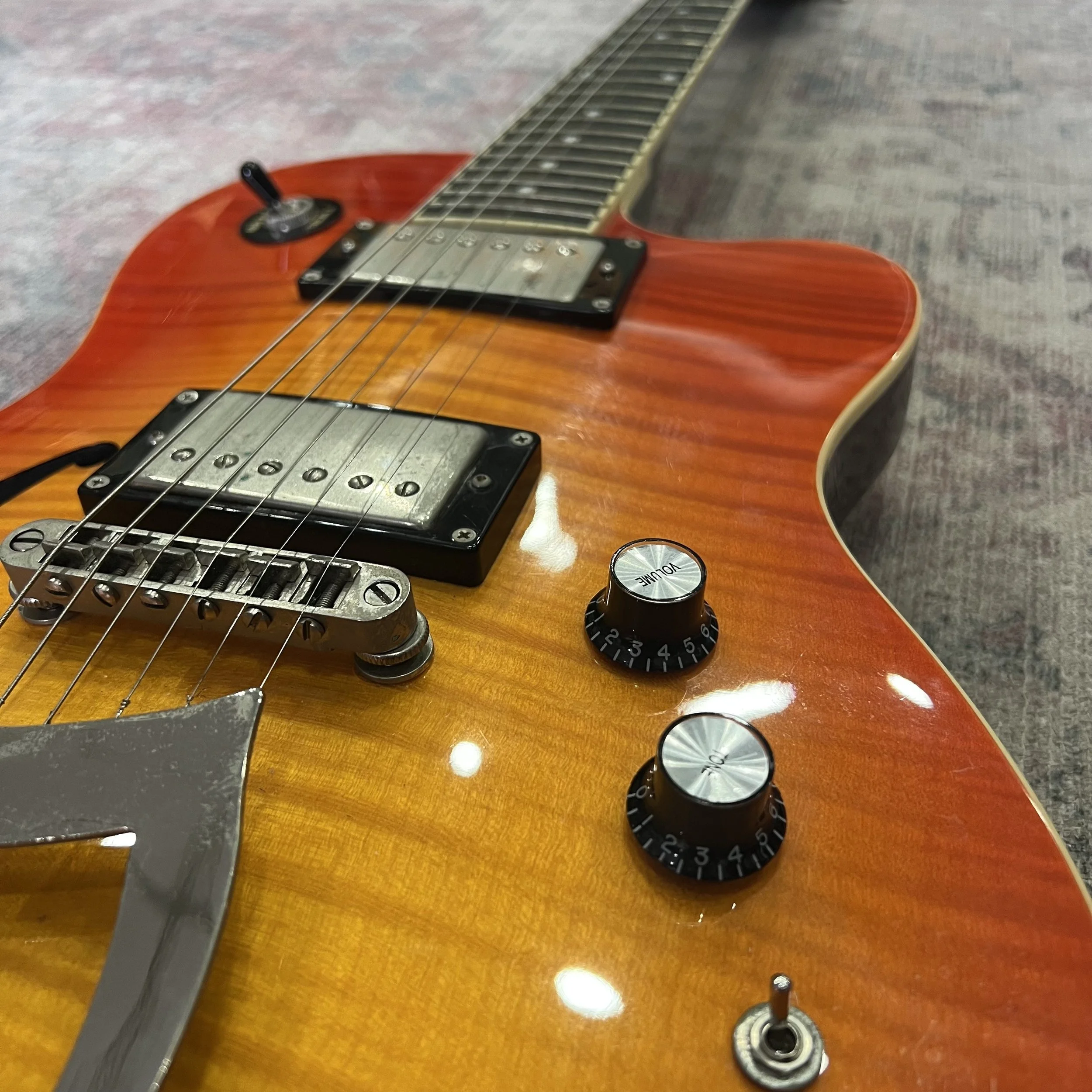 Hagstrom-electric-guitar-semihollow-orangeburst-05.jpeg
