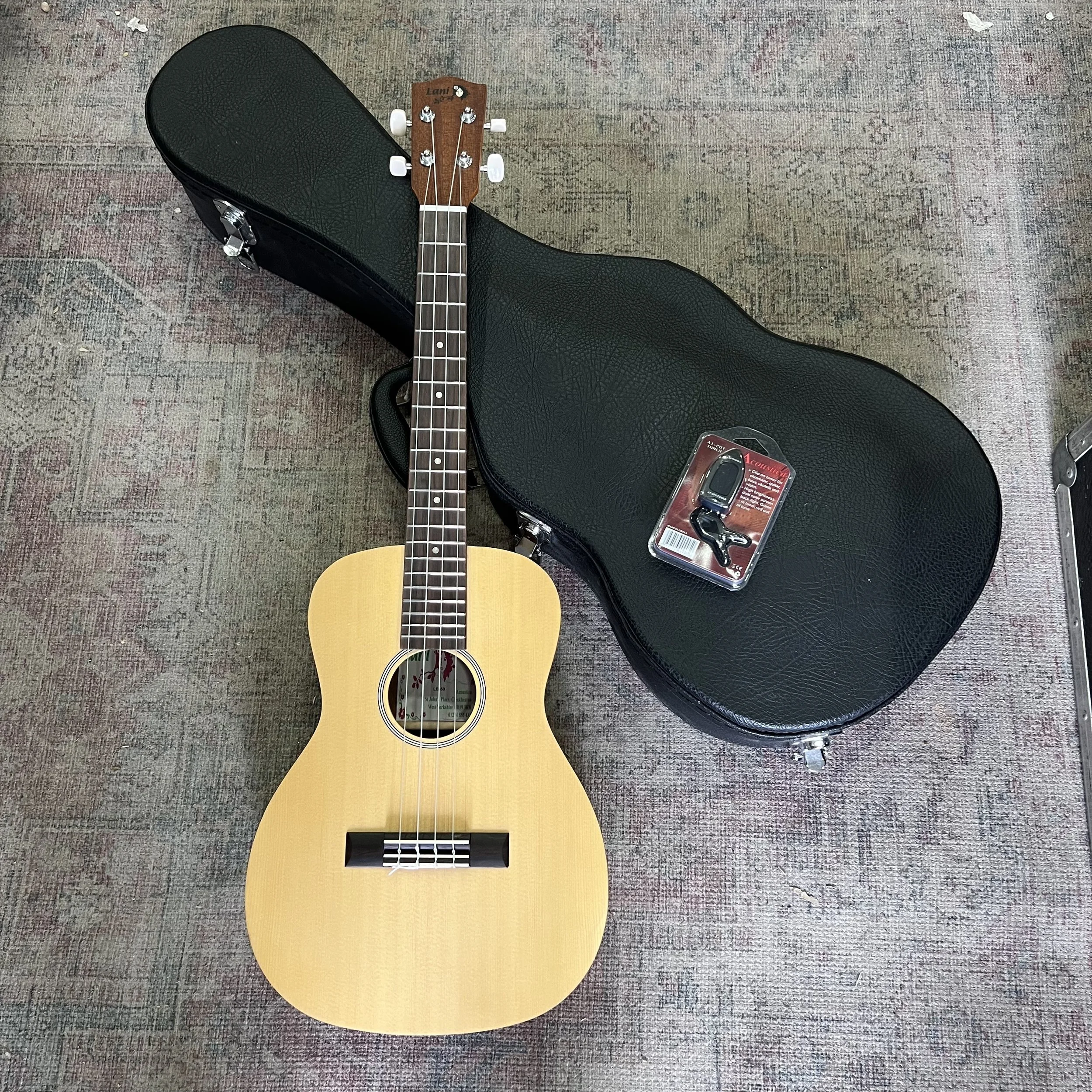 Lani-baritone-ukulele-LB50-hard-black-case-01.jpeg