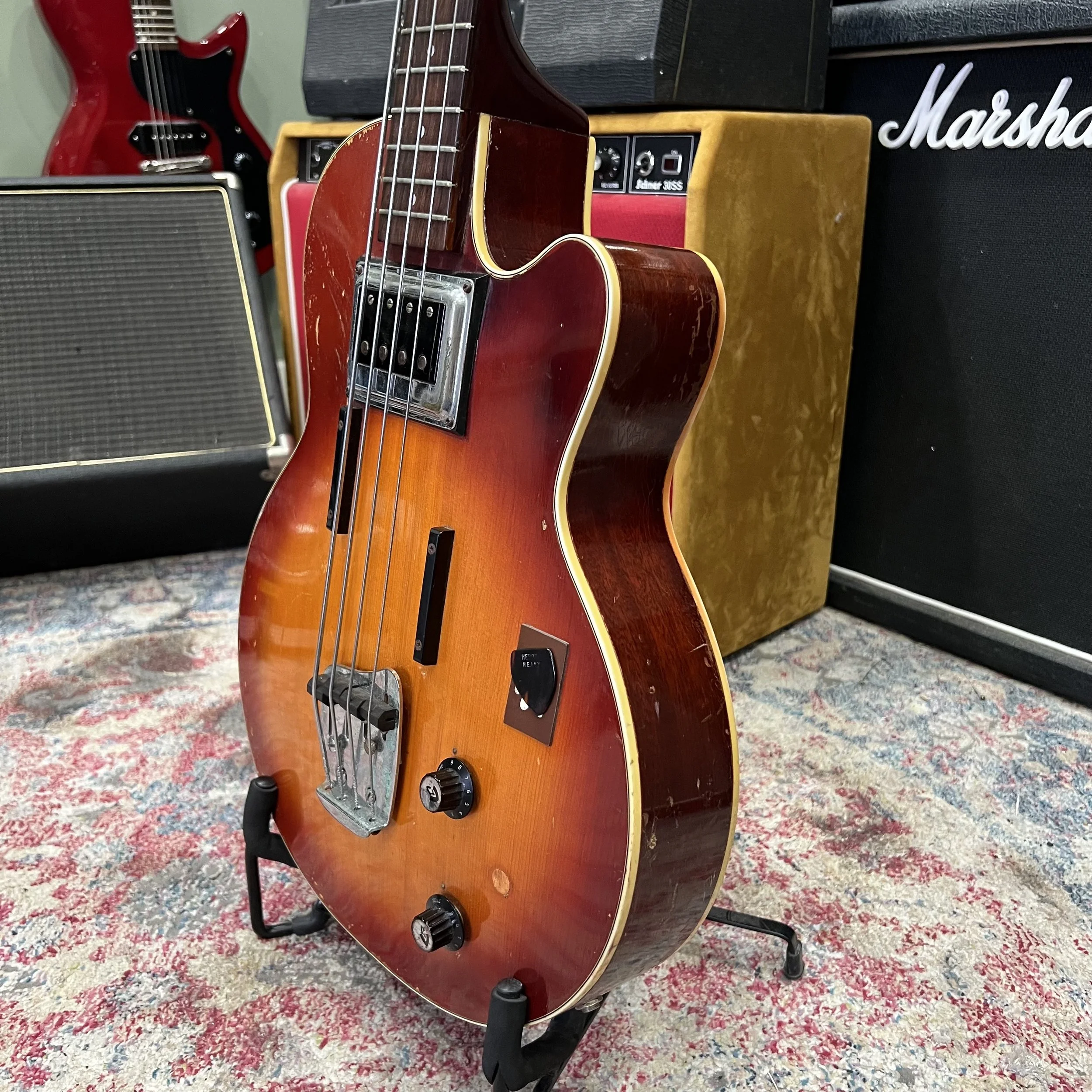 Guild-MK85-Mark1-Electric-Bass-Guitar-Sunburst-03.jpeg