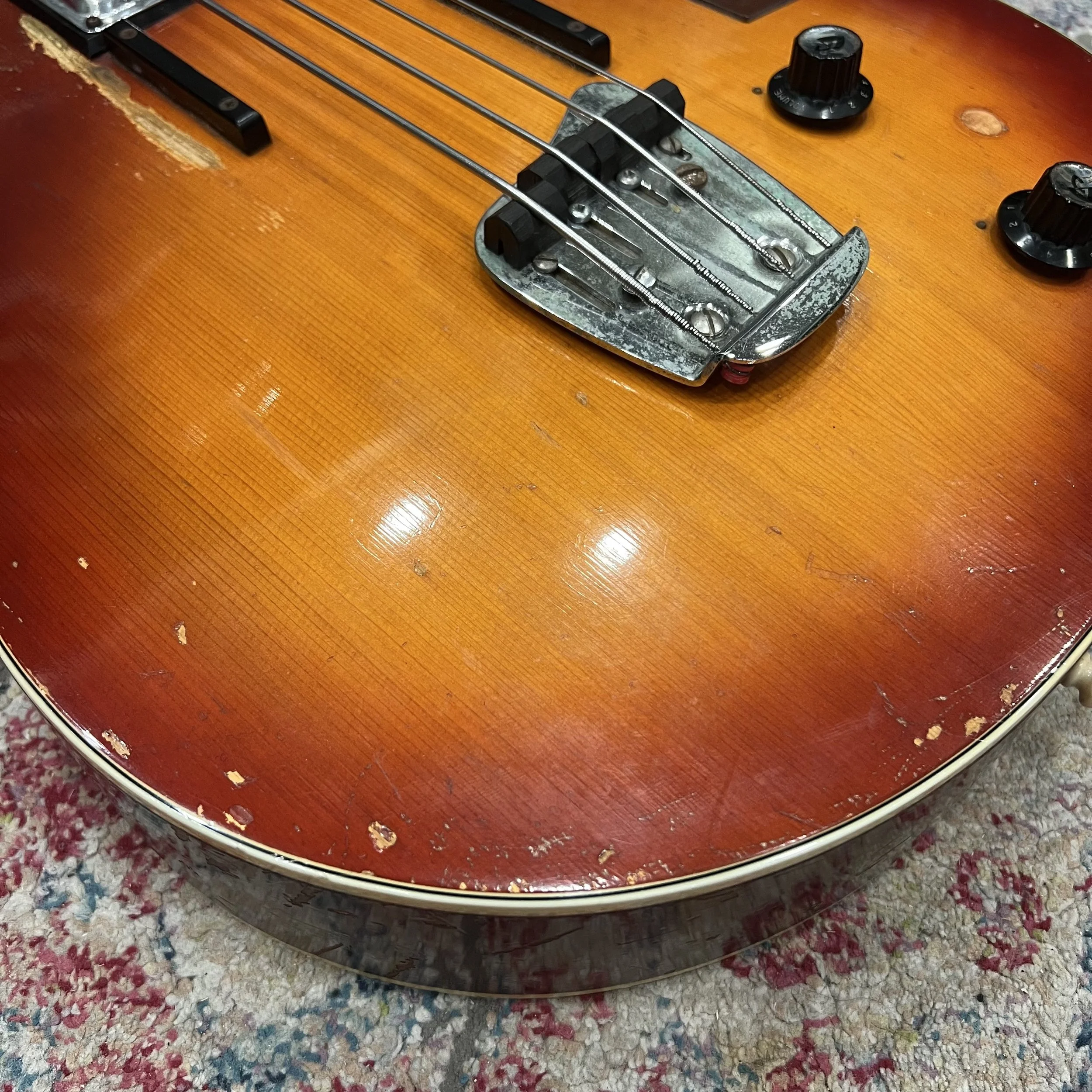Guild-MK85-Mark1-Electric-Bass-Guitar-Sunburst-09.jpeg