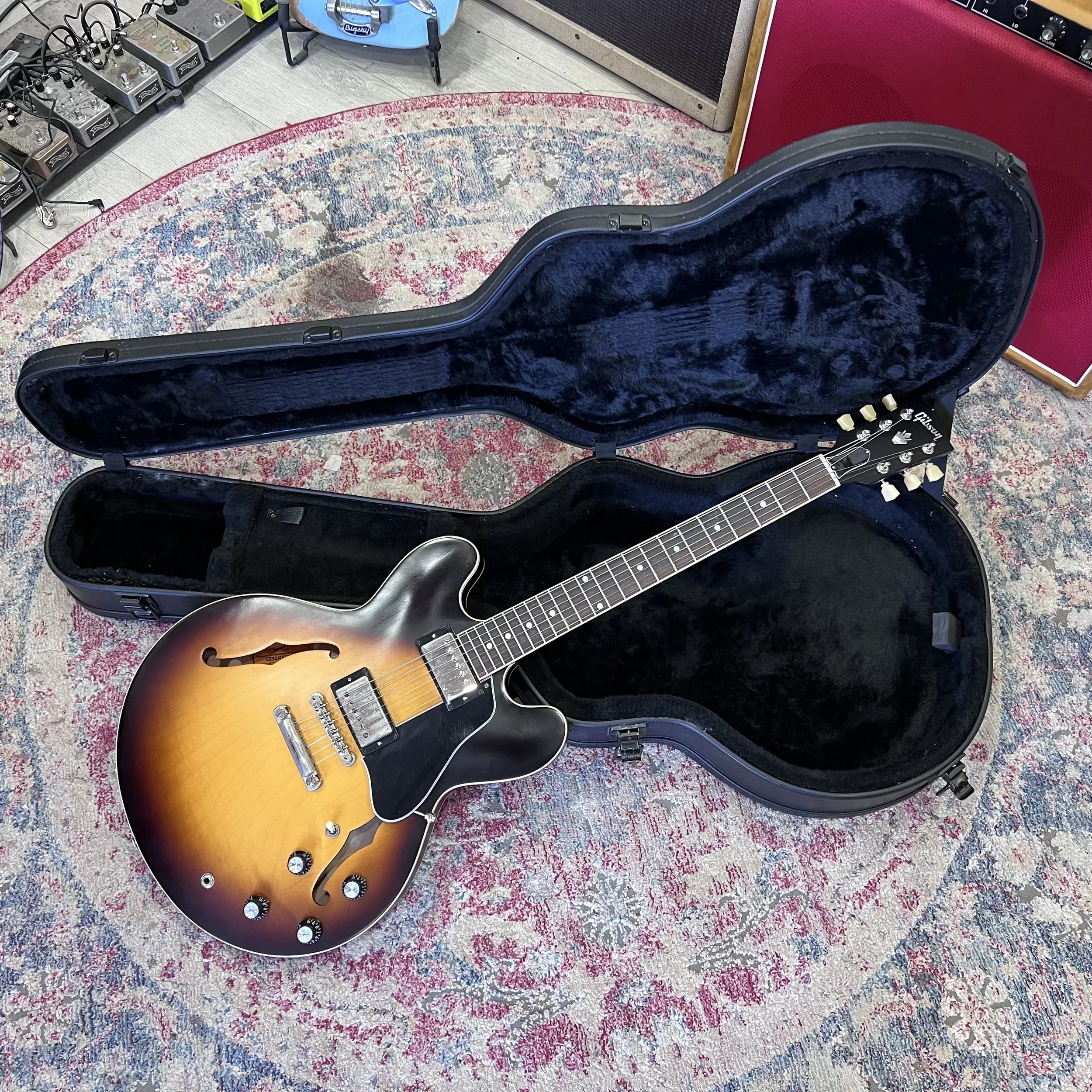 GibsonES335SatinVintageSunburst_01.jpeg