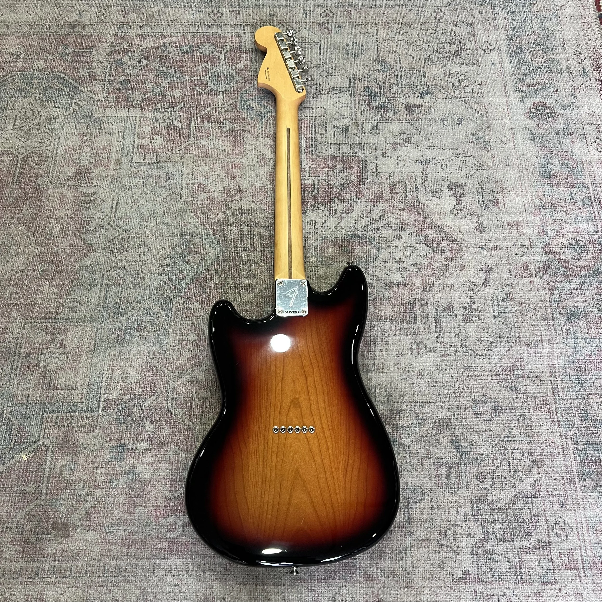 Fender-Mustang-Mexican-3tone-sunburst-electric-guitar-08.jpeg