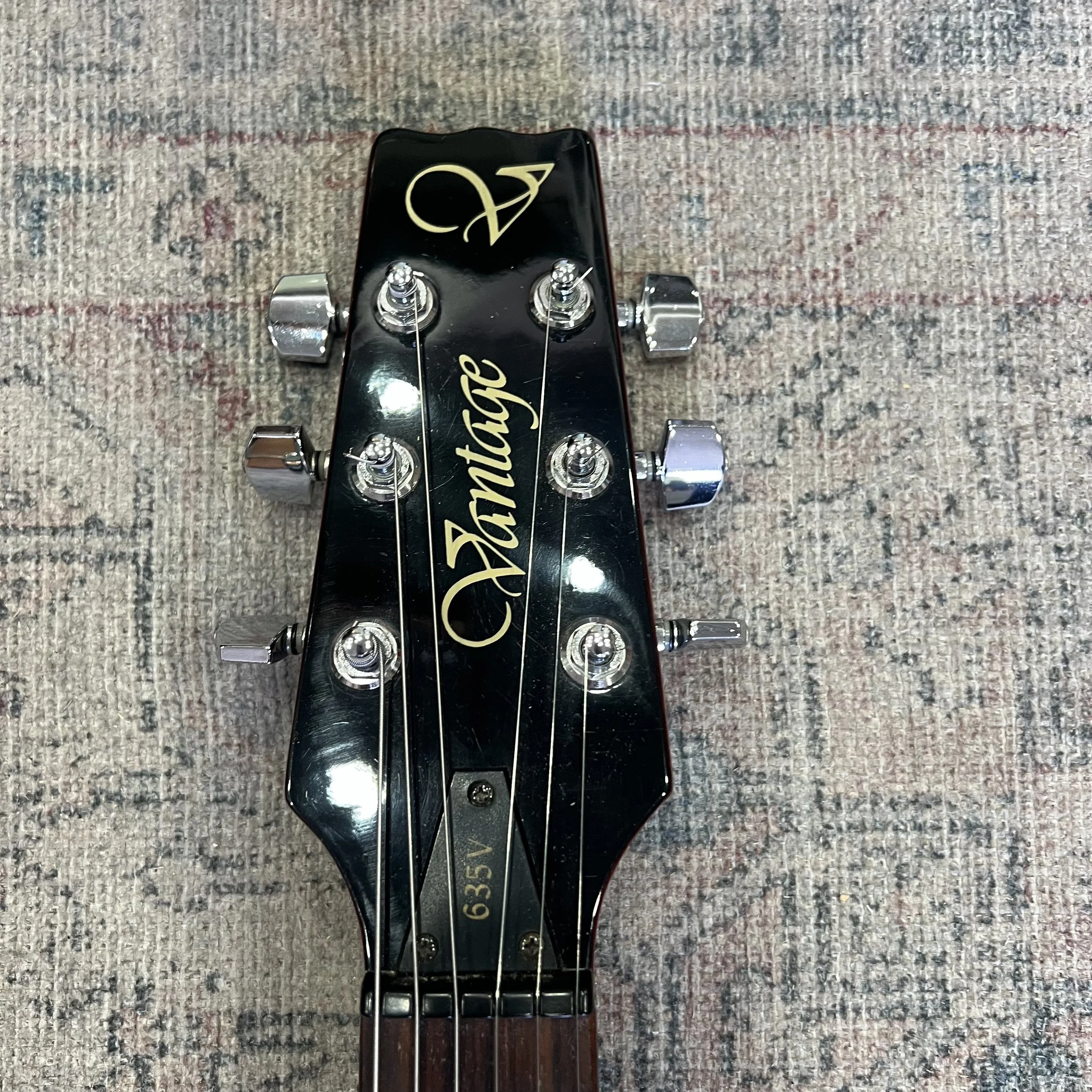 Vantage-635V-semi-hollow-electric-guitar-CherryRed-07.jpeg