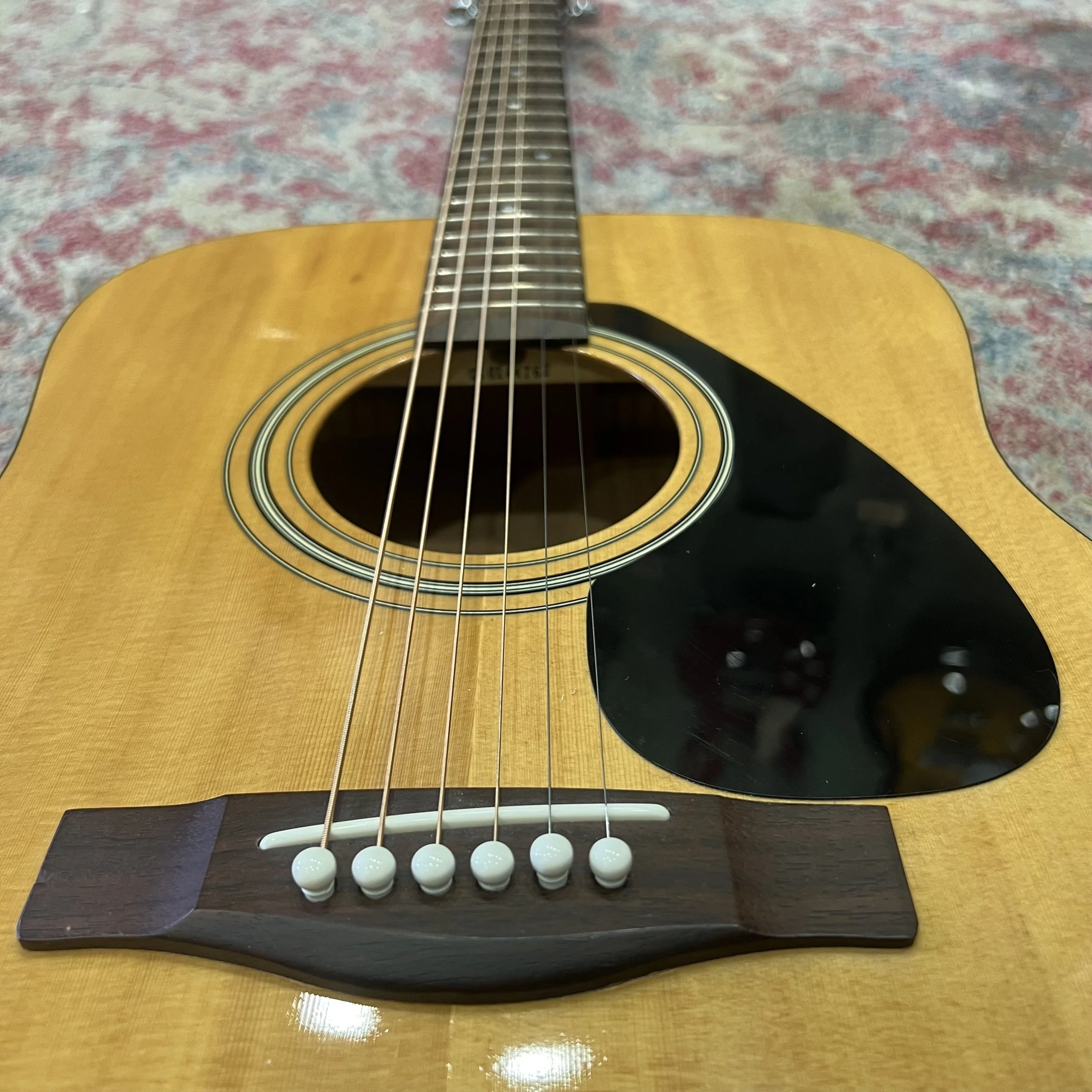 Yamaha-F310-acoustic-natural-gloss-04.jpeg