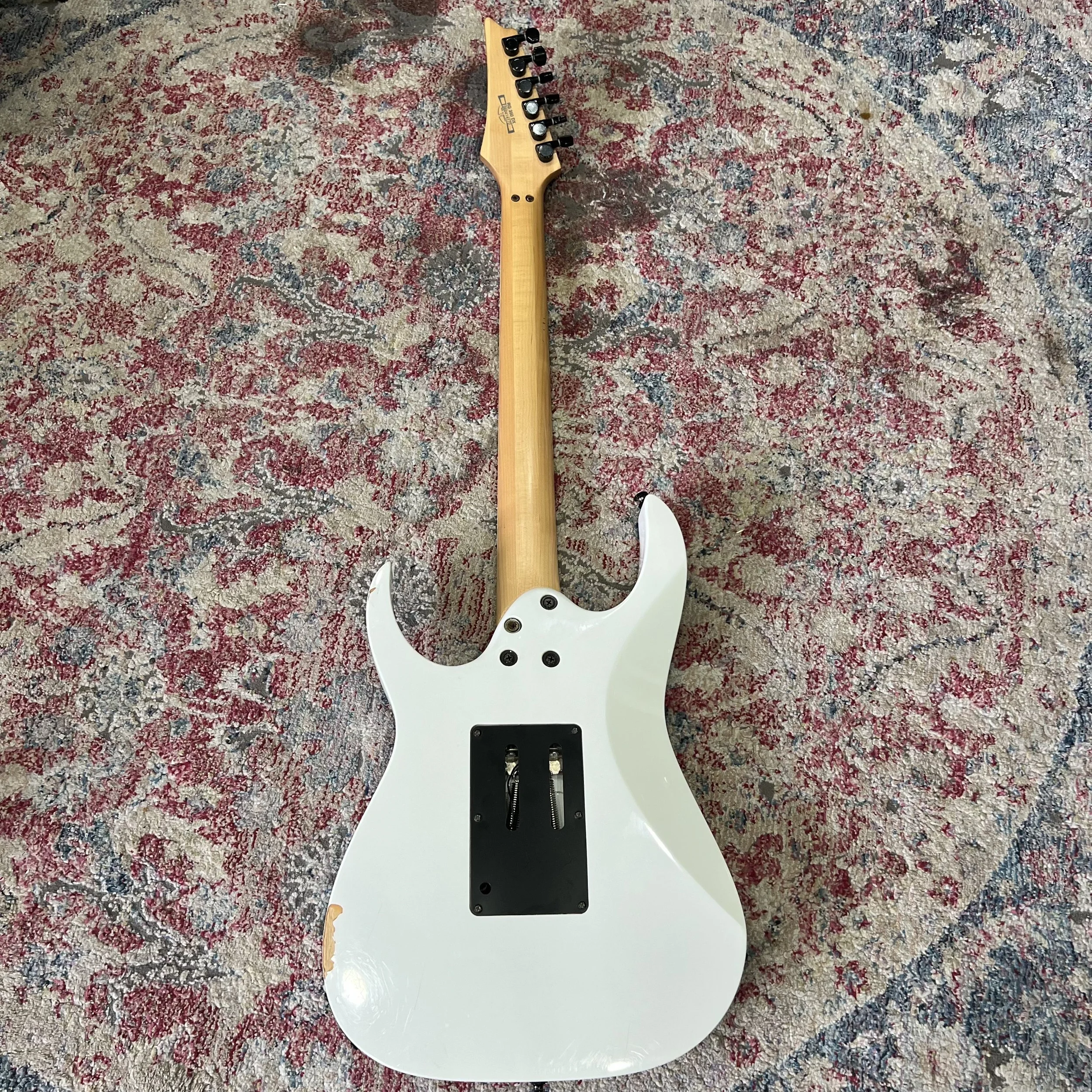 Ibanez-RG350-DXSeries-Guitar-White-08.jpeg