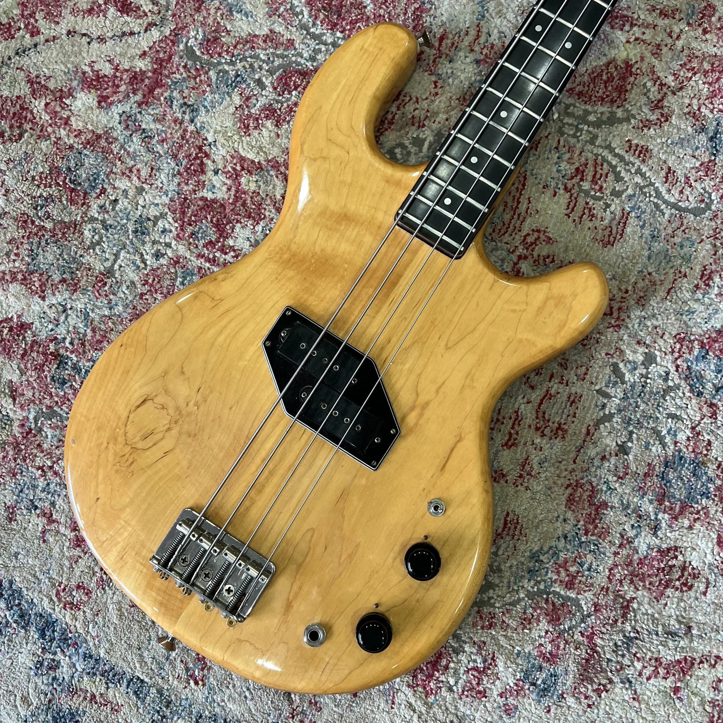 Kramer-Bass-Natural-Wood-Bass-Guitar-05.jpeg