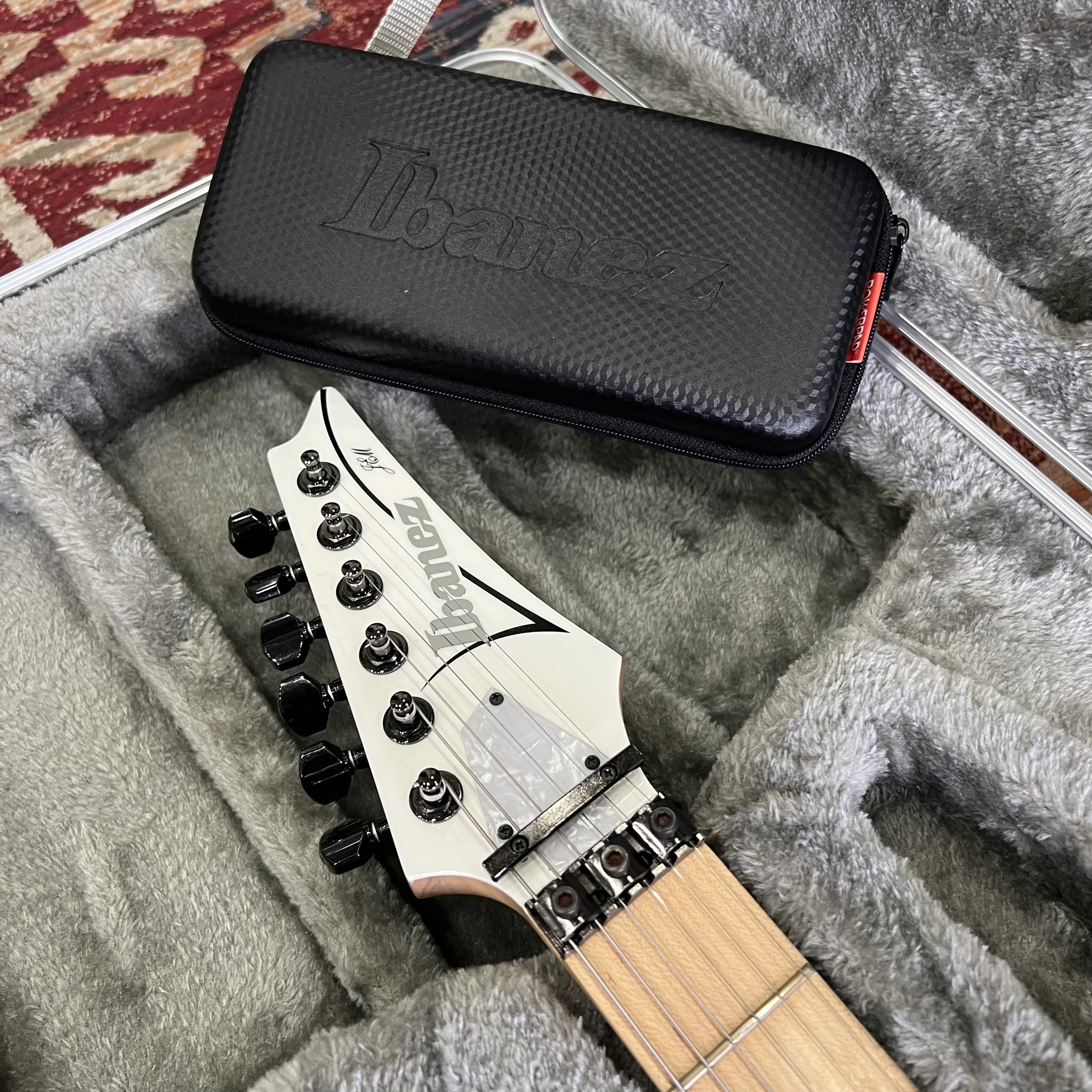 Ibanez-JEM-MIJ-White-03.jpeg