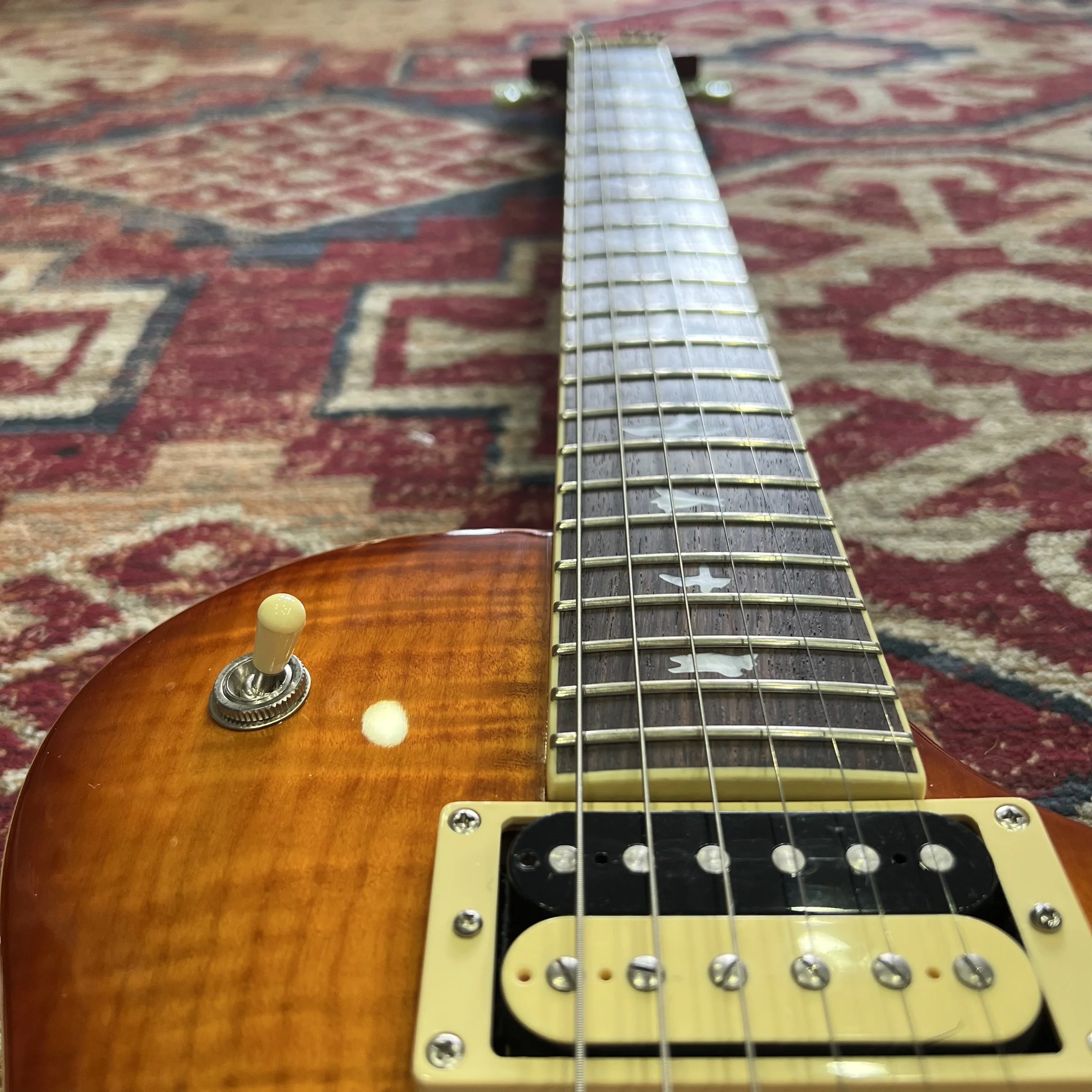 PRS-SE-BernieMarsden-Limited-Edition-VintageSunburst05.jpeg