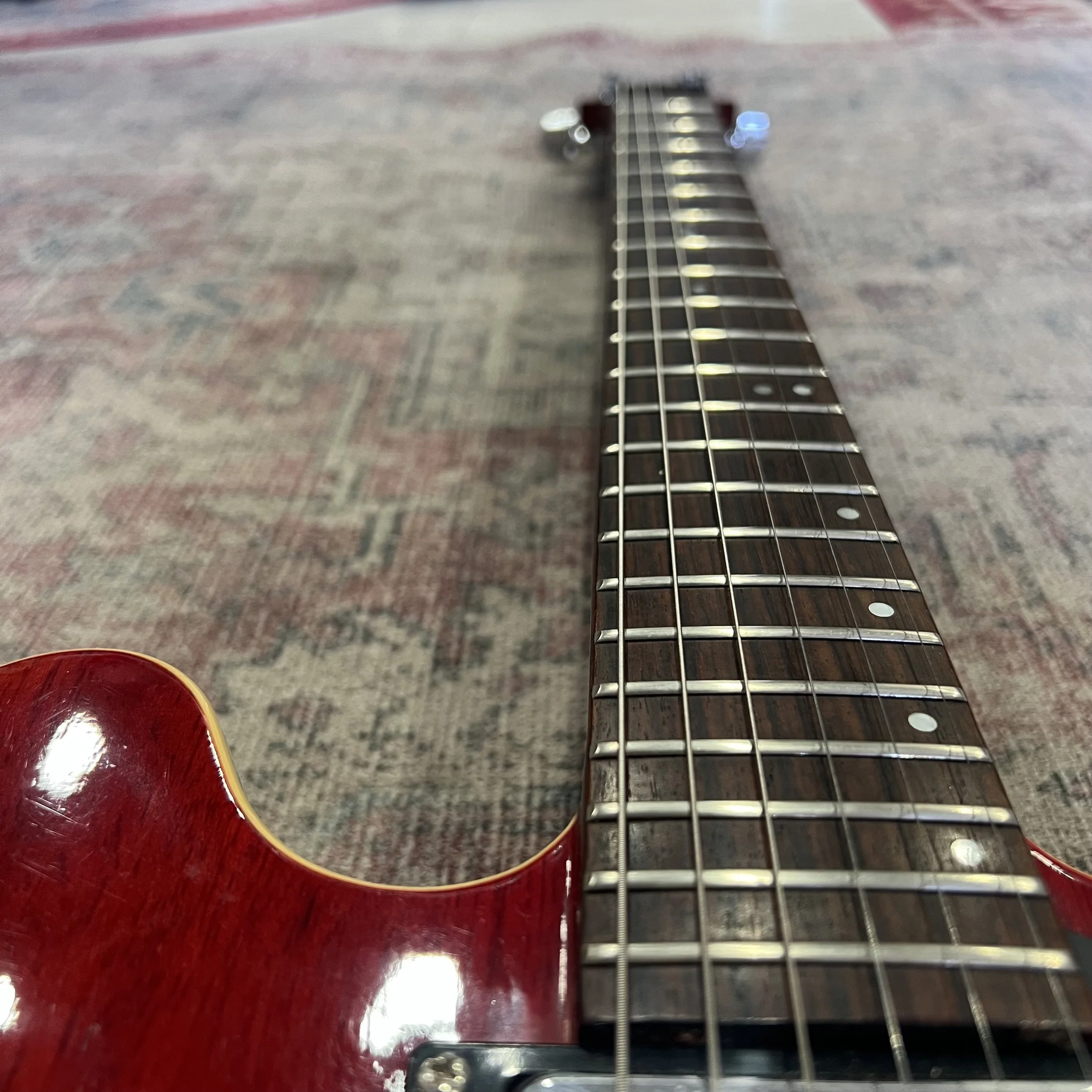 Vantage-635V-semi-hollow-electric-guitar-CherryRed-06.jpeg