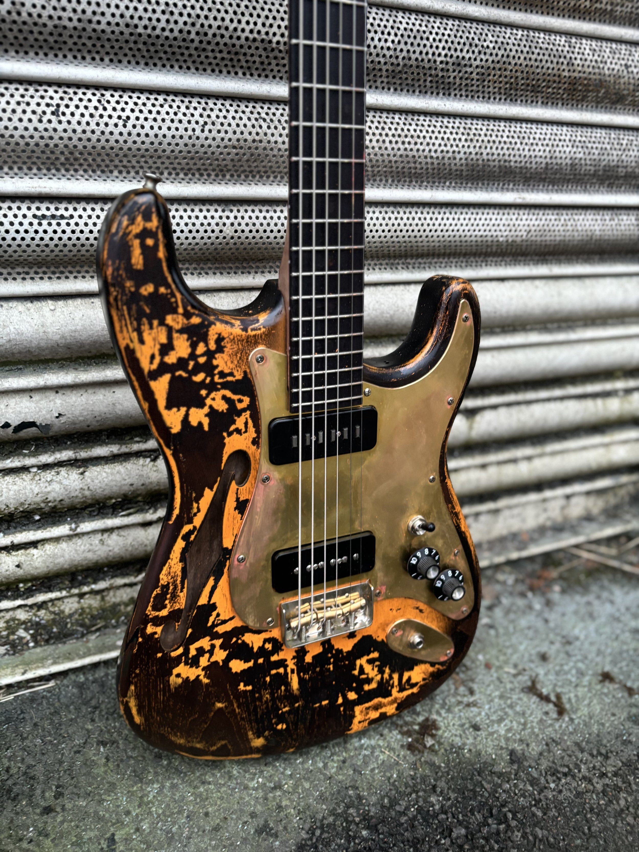 baritone, gold pick guard 2 x P90 orange and brown reliced body and rosewood neck.