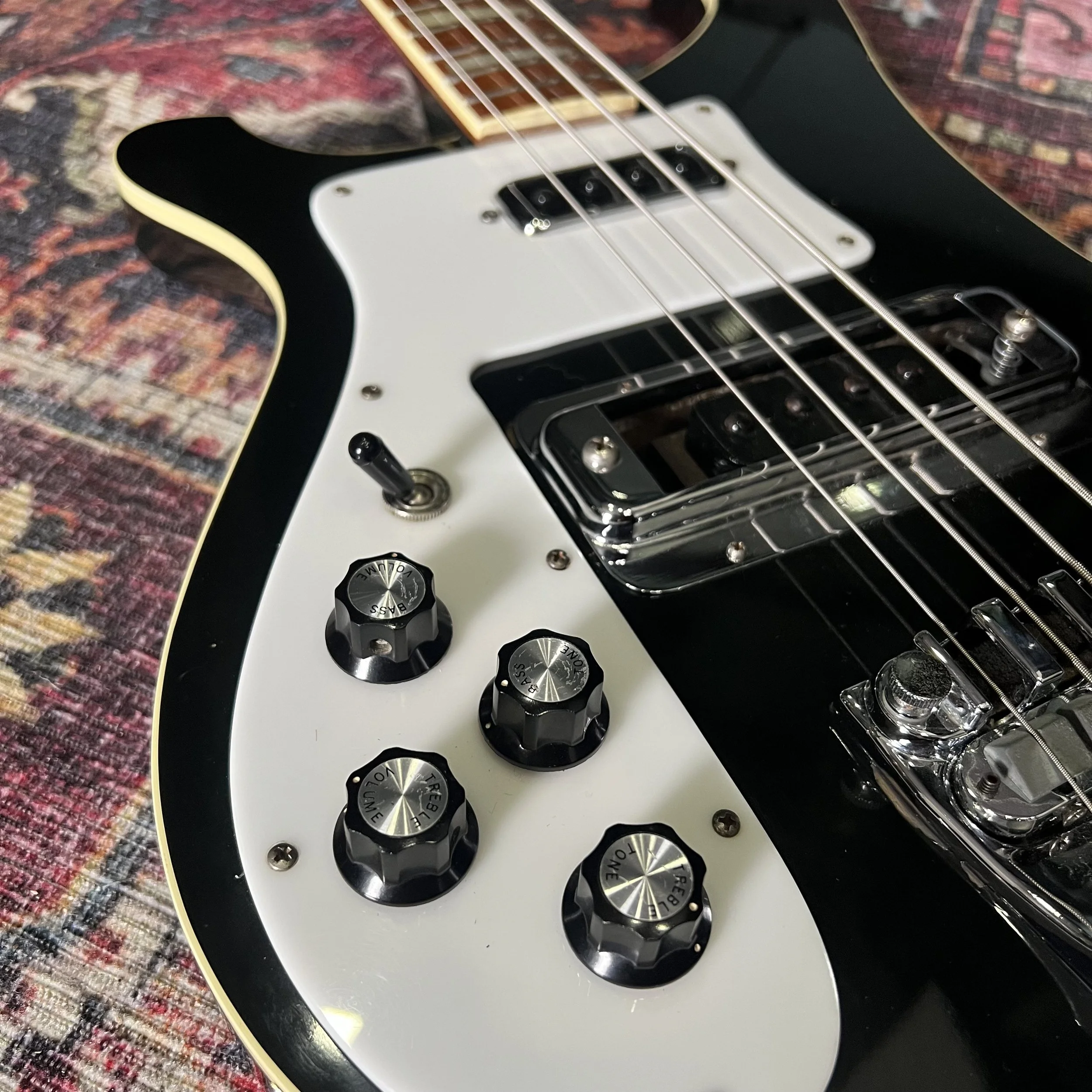 Rickenbacker-4001-Left-handed-Bass-Guitar-Jetglo-1978-05.jpeg