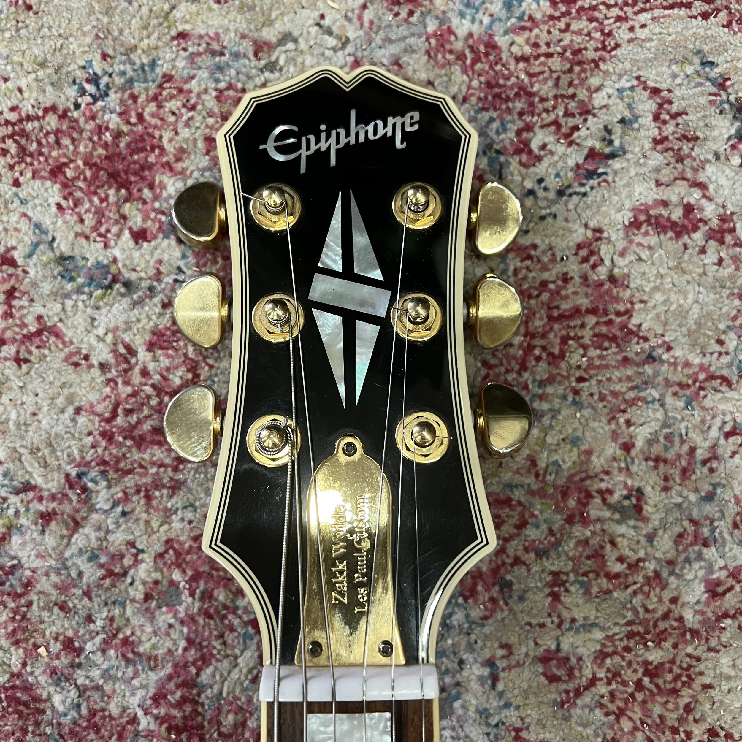 Epiphone-Zakk-Wylde-LesPaulCustom-YellowBlackBullseye-Electric-Guitar-07.jpeg