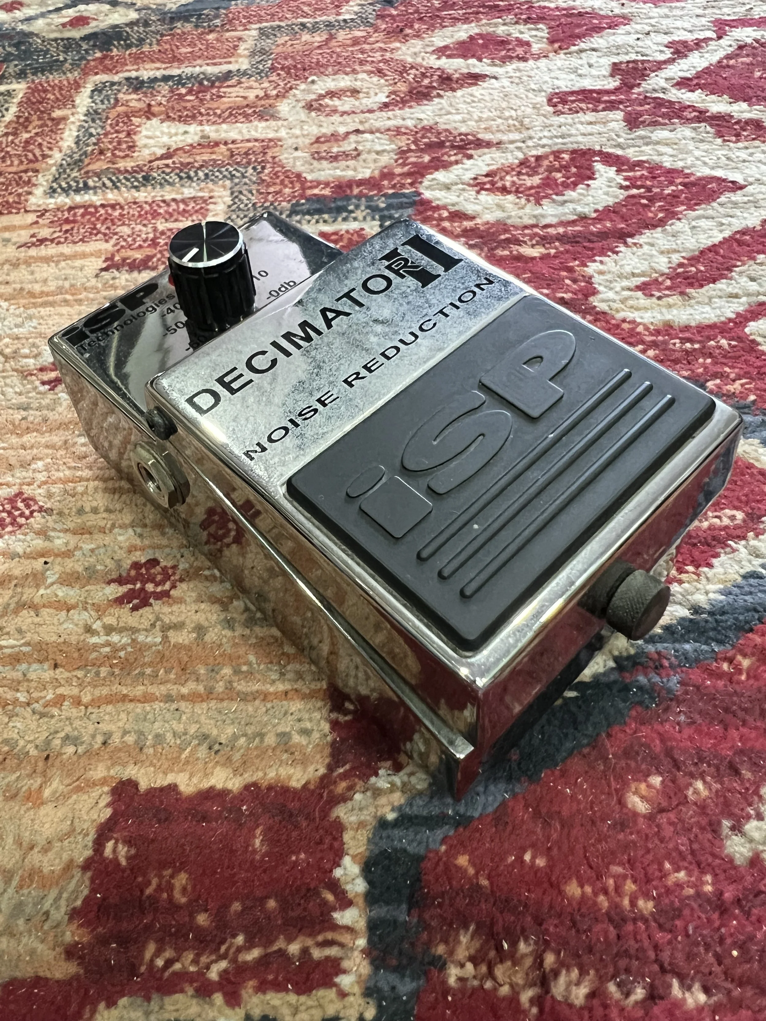 ISP-DecimatorII-noise-reduction-guitar-pedal-chrome-04.jpeg