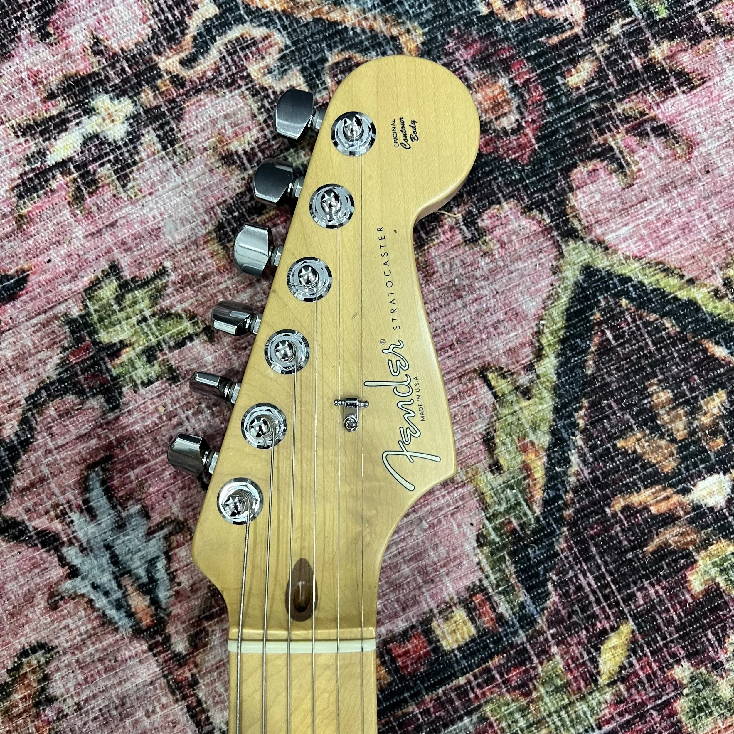 Fender-American-Standard-Stratocaster-3tonesunburst-07.jpeg