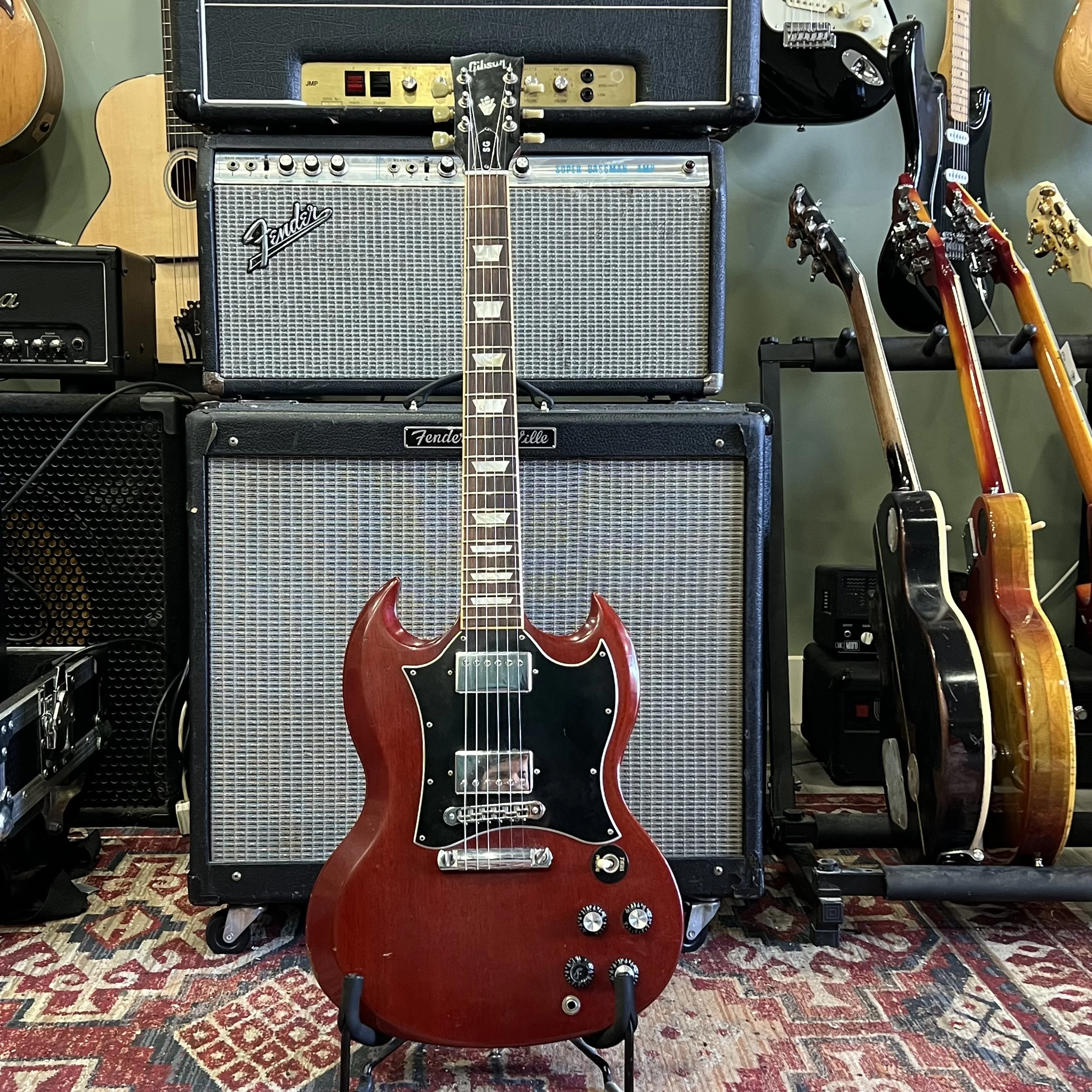 Gibson-SG-Standard-electric-Guitar-HeritageCherry-01.jpeg
