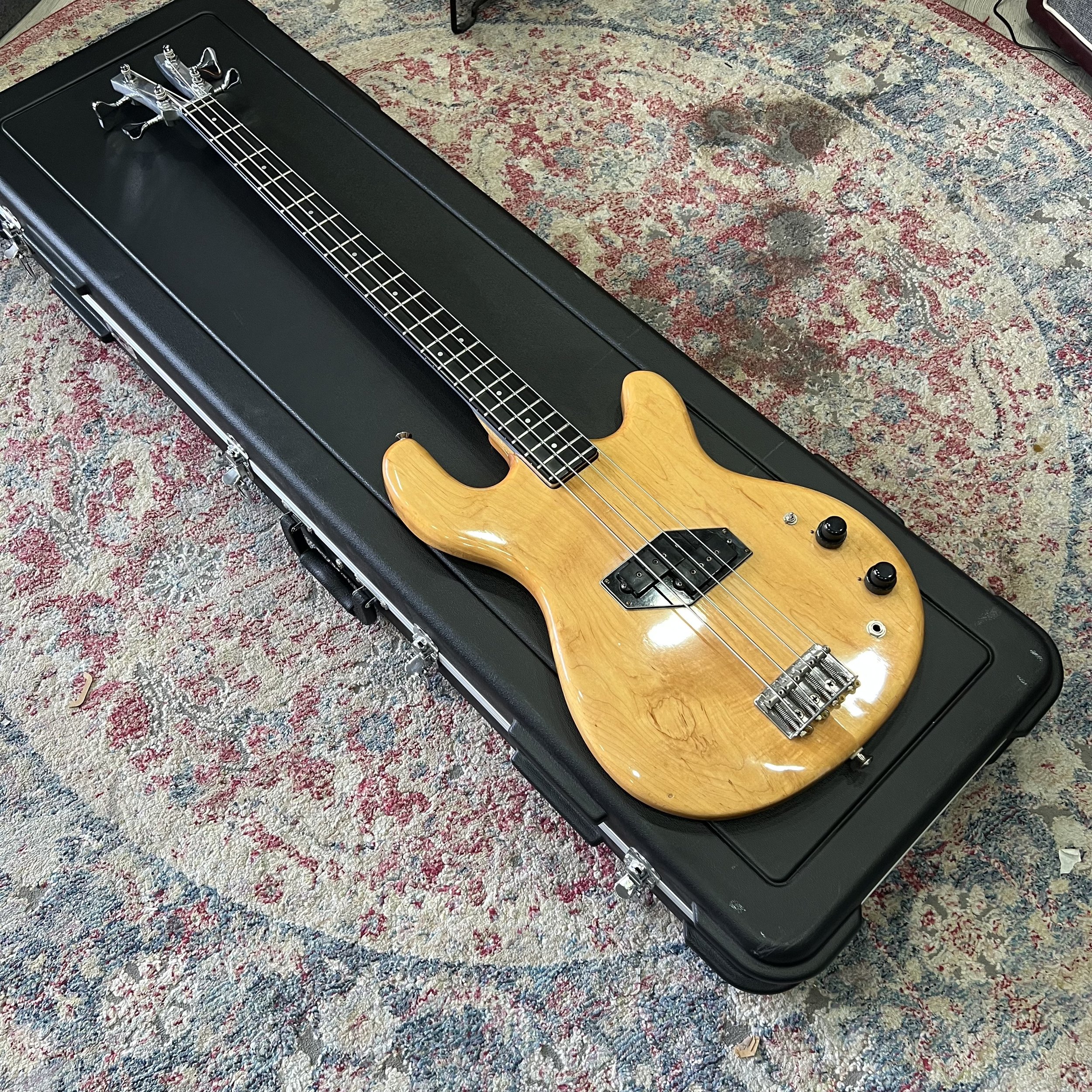 Kramer-Bass-Natural-Wood-Bass-Guitar-04.jpeg
